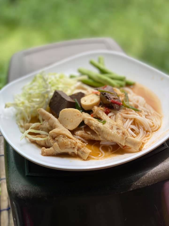 บ้านโพธิ์ริเวอร์ไซด์, ร้านอาหารมธุรสเรือนแพ, Baan Melon Desert, ร้านบ้านเบญฯ, บ้านปูกรรเชียง, ร้านกุ้งนาง, ร้านชวนมา ริมแม่น้ำบางปะกง, ครัวแม่ส้มเกลี้ยง, ครัวปลาเถื่อน, แพเคียงน้ำ, ลุงตีฟและยาย, รวยเรือนแพ, เอกเขนก, ชัยครับ, แพพยงค์ ริมน้ำ, 111/11 บ้านริมคลอง, มีน้ำ มีปลา cafe&amp;restaurant