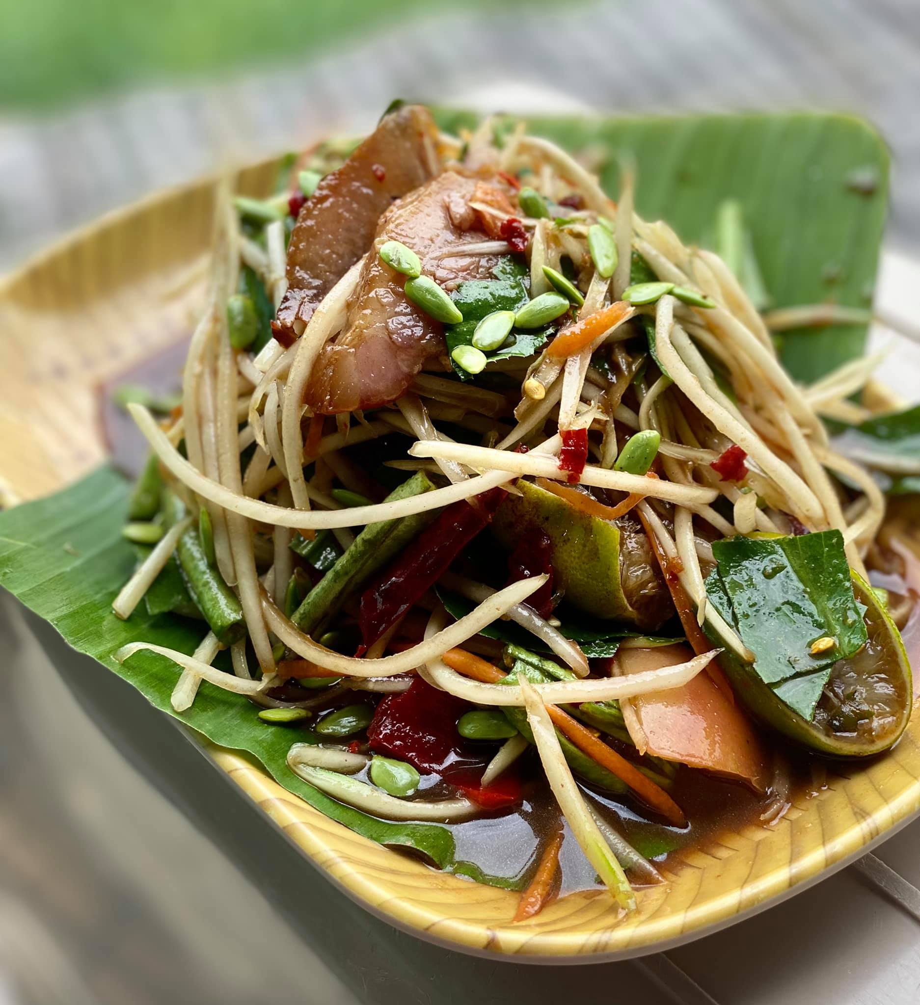 บ้านโพธิ์ริเวอร์ไซด์, ร้านอาหารมธุรสเรือนแพ, Baan Melon Desert, ร้านบ้านเบญฯ, บ้านปูกรรเชียง, ร้านกุ้งนาง, ร้านชวนมา ริมแม่น้ำบางปะกง, ครัวแม่ส้มเกลี้ยง, ครัวปลาเถื่อน, แพเคียงน้ำ, ลุงตีฟและยาย, รวยเรือนแพ, เอกเขนก, ชัยครับ, แพพยงค์ ริมน้ำ, 111/11 บ้านริมคลอง, มีน้ำ มีปลา cafe&amp;restaurant