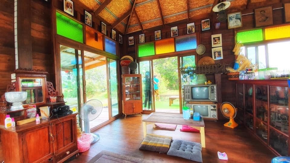 บ้านโพธิ์ริเวอร์ไซด์, ร้านอาหารมธุรสเรือนแพ, Baan Melon Desert, ร้านบ้านเบญฯ, บ้านปูกรรเชียง, ร้านกุ้งนาง, ร้านชวนมา ริมแม่น้ำบางปะกง, ครัวแม่ส้มเกลี้ยง, ครัวปลาเถื่อน, แพเคียงน้ำ, ลุงตีฟและยาย, รวยเรือนแพ, เอกเขนก, ชัยครับ, แพพยงค์ ริมน้ำ, 111/11 บ้านริมคลอง, มีน้ำ มีปลา cafe&amp;restaurant