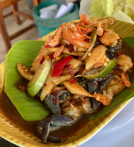 บ้านโพธิ์ริเวอร์ไซด์, ร้านอาหารมธุรสเรือนแพ, Baan Melon Desert, ร้านบ้านเบญฯ, บ้านปูกรรเชียง, ร้านกุ้งนาง, ร้านชวนมา ริมแม่น้ำบางปะกง, ครัวแม่ส้มเกลี้ยง, ครัวปลาเถื่อน, แพเคียงน้ำ, ลุงตีฟและยาย, รวยเรือนแพ, เอกเขนก, ชัยครับ, แพพยงค์ ริมน้ำ, 111/11 บ้านริมคลอง, มีน้ำ มีปลา cafe&amp;restaurant