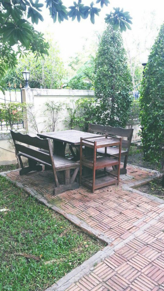 บ้านโพธิ์ริเวอร์ไซด์, ร้านอาหารมธุรสเรือนแพ, Baan Melon Desert, ร้านบ้านเบญฯ, บ้านปูกรรเชียง, ร้านกุ้งนาง, ร้านชวนมา ริมแม่น้ำบางปะกง, ครัวแม่ส้มเกลี้ยง, ครัวปลาเถื่อน, แพเคียงน้ำ, ลุงตีฟและยาย, รวยเรือนแพ, เอกเขนก, ชัยครับ, แพพยงค์ ริมน้ำ, 111/11 บ้านริมคลอง, มีน้ำ มีปลา cafe&amp;restaurant