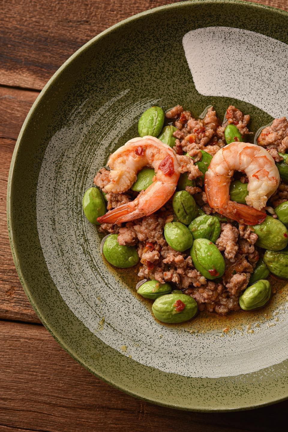 บ้านโพธิ์ริเวอร์ไซด์, ร้านอาหารมธุรสเรือนแพ, Baan Melon Desert, ร้านบ้านเบญฯ, บ้านปูกรรเชียง, ร้านกุ้งนาง, ร้านชวนมา ริมแม่น้ำบางปะกง, ครัวแม่ส้มเกลี้ยง, ครัวปลาเถื่อน, แพเคียงน้ำ, ลุงตีฟและยาย, รวยเรือนแพ, เอกเขนก, ชัยครับ, แพพยงค์ ริมน้ำ, 111/11 บ้านริมคลอง, มีน้ำ มีปลา cafe&amp;restaurant