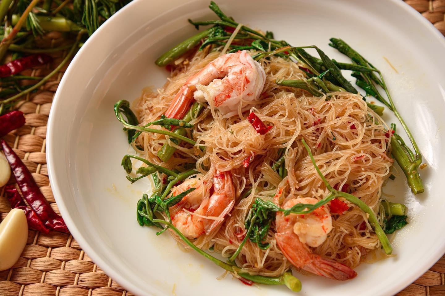 บ้านโพธิ์ริเวอร์ไซด์, ร้านอาหารมธุรสเรือนแพ, Baan Melon Desert, ร้านบ้านเบญฯ, บ้านปูกรรเชียง, ร้านกุ้งนาง, ร้านชวนมา ริมแม่น้ำบางปะกง, ครัวแม่ส้มเกลี้ยง, ครัวปลาเถื่อน, แพเคียงน้ำ, ลุงตีฟและยาย, รวยเรือนแพ, เอกเขนก, ชัยครับ, แพพยงค์ ริมน้ำ, 111/11 บ้านริมคลอง, มีน้ำ มีปลา cafe&amp;restaurant