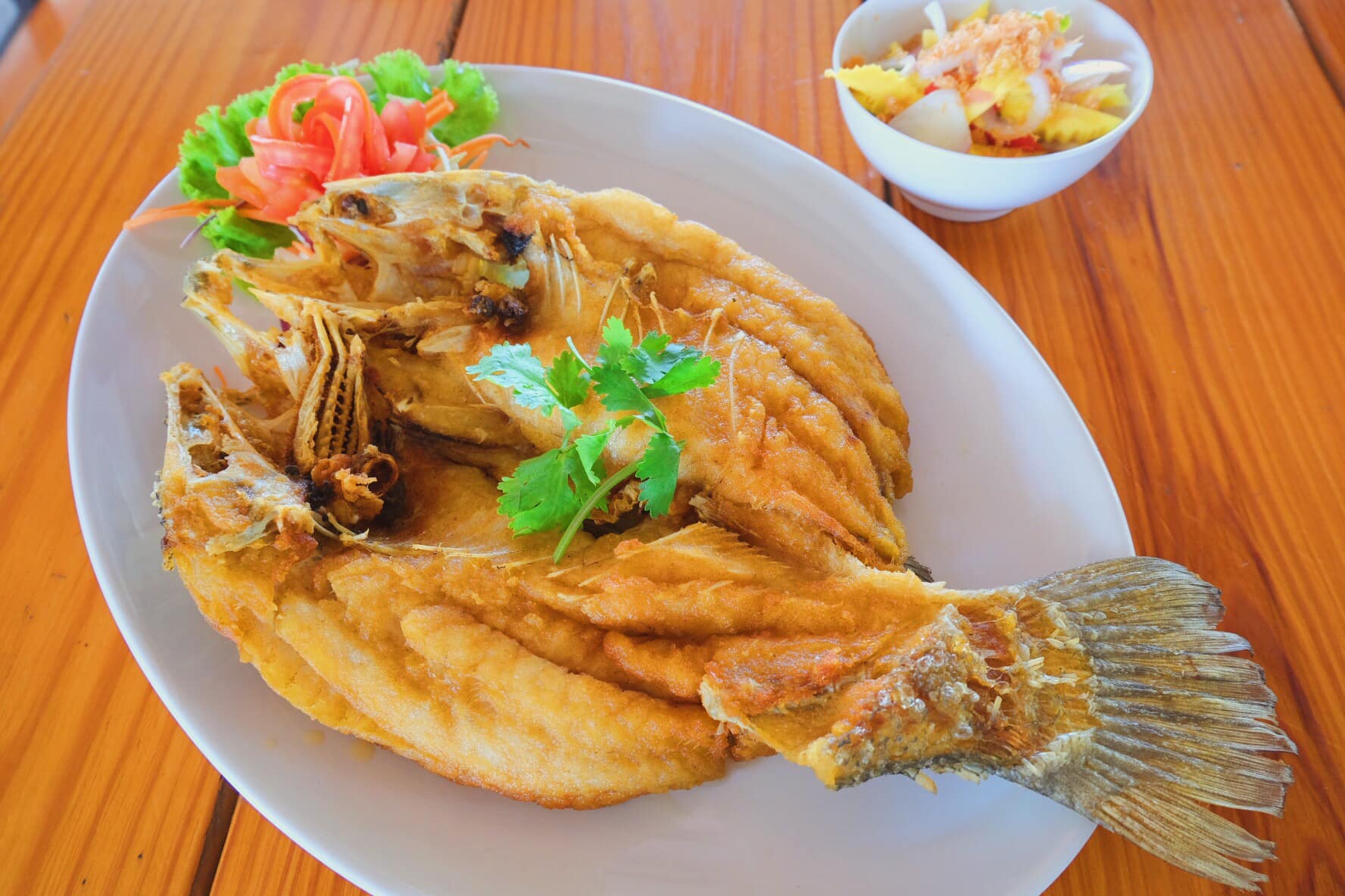 บ้านโพธิ์ริเวอร์ไซด์, ร้านอาหารมธุรสเรือนแพ, Baan Melon Desert, ร้านบ้านเบญฯ, บ้านปูกรรเชียง, ร้านกุ้งนาง, ร้านชวนมา ริมแม่น้ำบางปะกง, ครัวแม่ส้มเกลี้ยง, ครัวปลาเถื่อน, แพเคียงน้ำ, ลุงตีฟและยาย, รวยเรือนแพ, เอกเขนก, ชัยครับ, แพพยงค์ ริมน้ำ, 111/11 บ้านริมคลอง, มีน้ำ มีปลา cafe&amp;restaurant