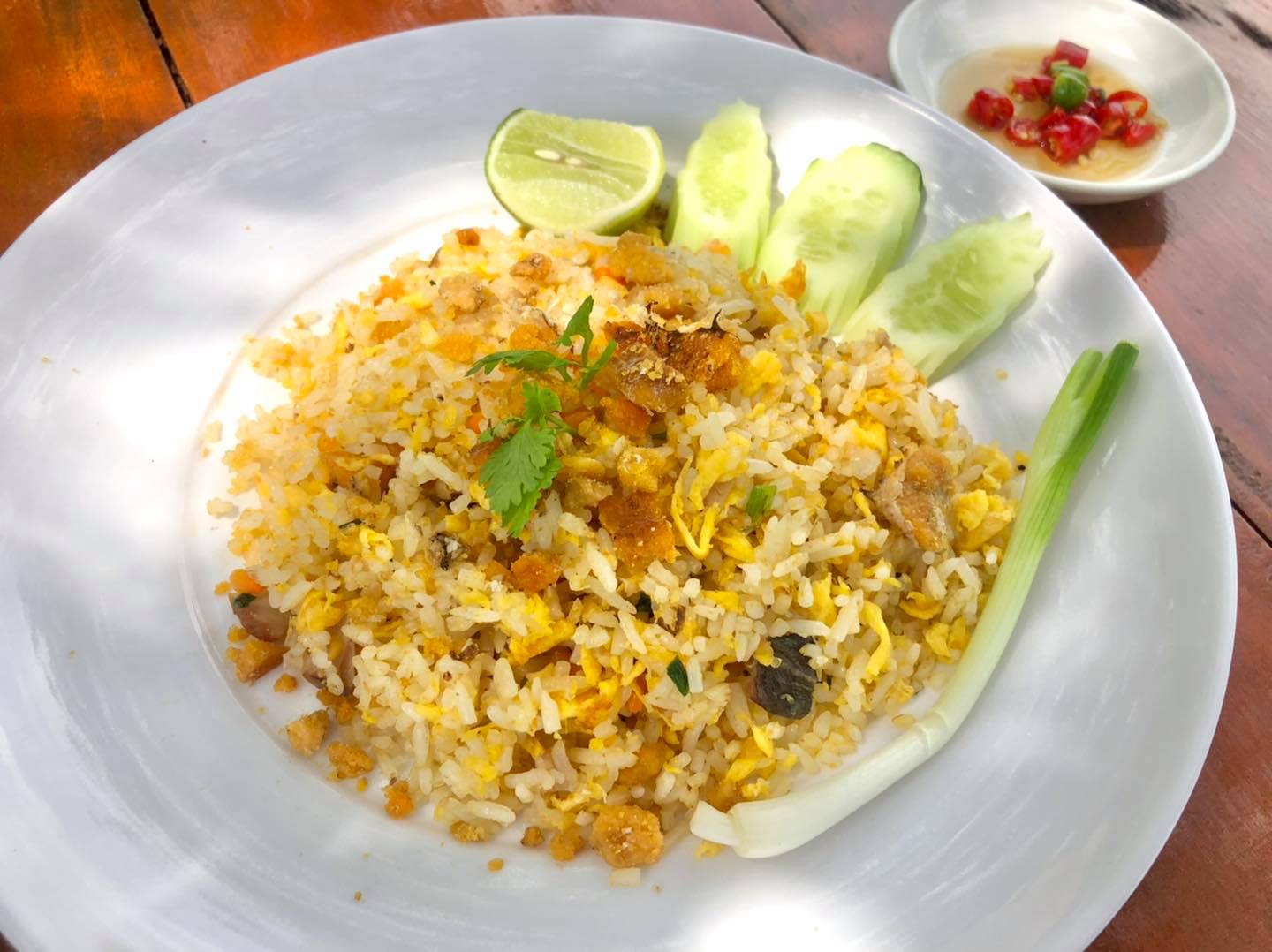 บ้านโพธิ์ริเวอร์ไซด์, ร้านอาหารมธุรสเรือนแพ, Baan Melon Desert, ร้านบ้านเบญฯ, บ้านปูกรรเชียง, ร้านกุ้งนาง, ร้านชวนมา ริมแม่น้ำบางปะกง, ครัวแม่ส้มเกลี้ยง, ครัวปลาเถื่อน, แพเคียงน้ำ, ลุงตีฟและยาย, รวยเรือนแพ, เอกเขนก, ชัยครับ, แพพยงค์ ริมน้ำ, 111/11 บ้านริมคลอง, มีน้ำ มีปลา cafe&amp;restaurant