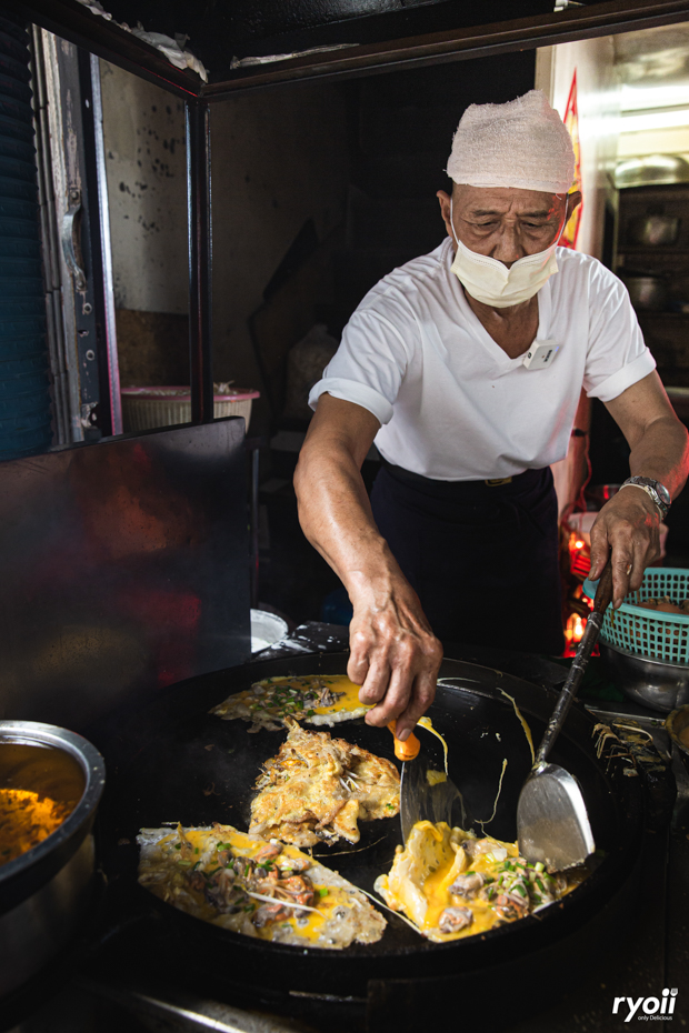 ก๋วยเตี๋ยวผัดงี่เง่า at เจ๊เบญ โอเดี้ยน, ร้านฮั้นโภชนา, เจ๊เฮี้ยง ก๋วยเตี๋ยวลูกชิ้นปลา ตลาดน้อย, ข้าวต้มปลาตลาดน้อย, Baan Chim Cha, อาฉีไก่ทอด, มานพ สุกี้รถกระบะ, แดงราชาหอยทอด, โจ๊ก เจ๊หมวยเกี้ย-ดั้งเดิม, เป็ดตุ๋นเจ้าท่า, ซี่โครงปราณ, คุณปุ๊กะหรี่ปั๊บ ณ ตลาดน้อย, แต้เล่าจิ้นเส็ง, Li Bing Waffle Parlour, Mana Craft, Jap Bread ตลาดน้อย, ฮงเซียงกง