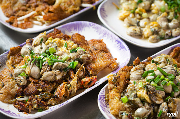 ก๋วยเตี๋ยวผัดงี่เง่า at เจ๊เบญ โอเดี้ยน, ร้านฮั้นโภชนา, เจ๊เฮี้ยง ก๋วยเตี๋ยวลูกชิ้นปลา ตลาดน้อย, ข้าวต้มปลาตลาดน้อย, Baan Chim Cha, อาฉีไก่ทอด, มานพ สุกี้รถกระบะ, แดงราชาหอยทอด, โจ๊ก เจ๊หมวยเกี้ย-ดั้งเดิม, เป็ดตุ๋นเจ้าท่า, ซี่โครงปราณ, คุณปุ๊กะหรี่ปั๊บ ณ ตลาดน้อย, แต้เล่าจิ้นเส็ง, Li Bing Waffle Parlour, Mana Craft, Jap Bread ตลาดน้อย, ฮงเซียงกง