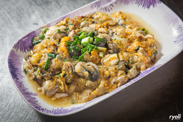 ก๋วยเตี๋ยวผัดงี่เง่า at เจ๊เบญ โอเดี้ยน, ร้านฮั้นโภชนา, เจ๊เฮี้ยง ก๋วยเตี๋ยวลูกชิ้นปลา ตลาดน้อย, ข้าวต้มปลาตลาดน้อย, Baan Chim Cha, อาฉีไก่ทอด, มานพ สุกี้รถกระบะ, แดงราชาหอยทอด, โจ๊ก เจ๊หมวยเกี้ย-ดั้งเดิม, เป็ดตุ๋นเจ้าท่า, ซี่โครงปราณ, คุณปุ๊กะหรี่ปั๊บ ณ ตลาดน้อย, แต้เล่าจิ้นเส็ง, Li Bing Waffle Parlour, Mana Craft, Jap Bread ตลาดน้อย, ฮงเซียงกง