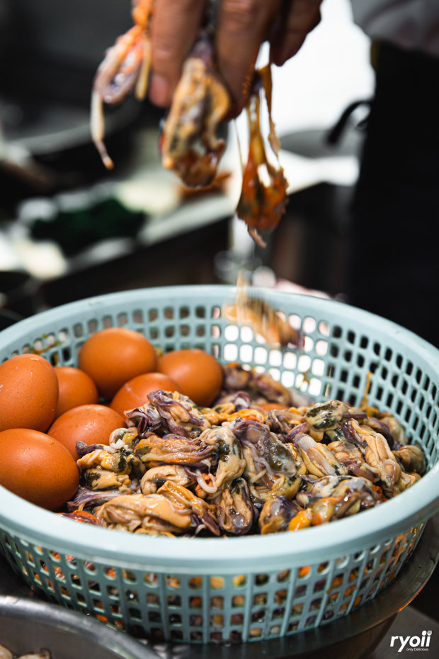 ก๋วยเตี๋ยวผัดงี่เง่า at เจ๊เบญ โอเดี้ยน, ร้านฮั้นโภชนา, เจ๊เฮี้ยง ก๋วยเตี๋ยวลูกชิ้นปลา ตลาดน้อย, ข้าวต้มปลาตลาดน้อย, Baan Chim Cha, อาฉีไก่ทอด, มานพ สุกี้รถกระบะ, แดงราชาหอยทอด, โจ๊ก เจ๊หมวยเกี้ย-ดั้งเดิม, เป็ดตุ๋นเจ้าท่า, ซี่โครงปราณ, คุณปุ๊กะหรี่ปั๊บ ณ ตลาดน้อย, แต้เล่าจิ้นเส็ง, Li Bing Waffle Parlour, Mana Craft, Jap Bread ตลาดน้อย, ฮงเซียงกง