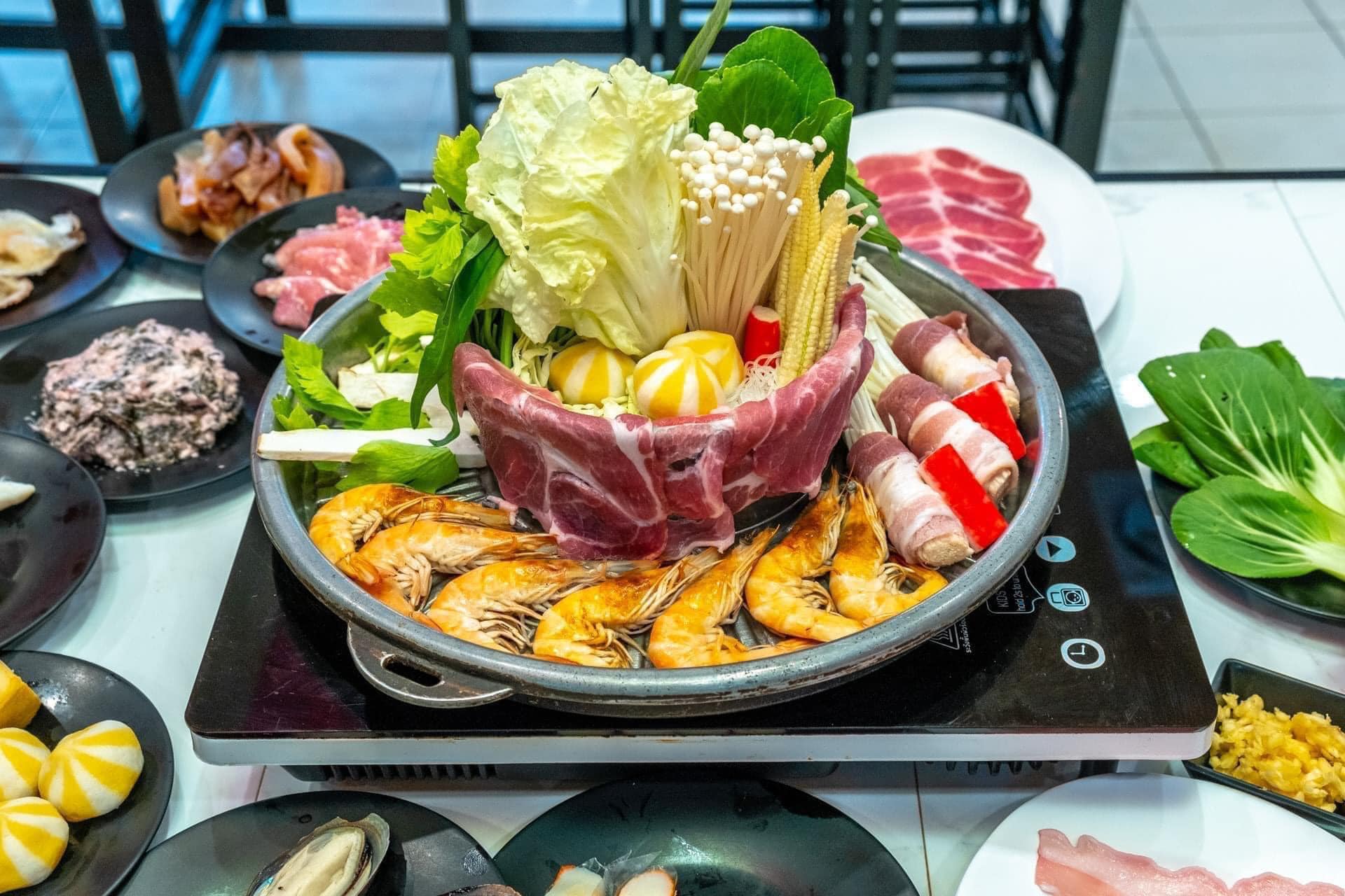 Baan suki, Y.O.U หมูกระทะ, JJANG restaurant and BBQ, ฮ่องเต้ สุกี้-ปิ้งย่าง บุฟเฟ่ต์, สุกี้ตี๋น้อย, สาขาเลียบด่วนเอกมัยรามอินทรา, BestBeef, ปิ้ง-ย่างเทวดา, Happy Suki, 18 มงกุฎ สุกี้-ชาบู, สุกี้ดารา, อร่อยติ่มซำ สุกี้สไตล์ฮ่องกง