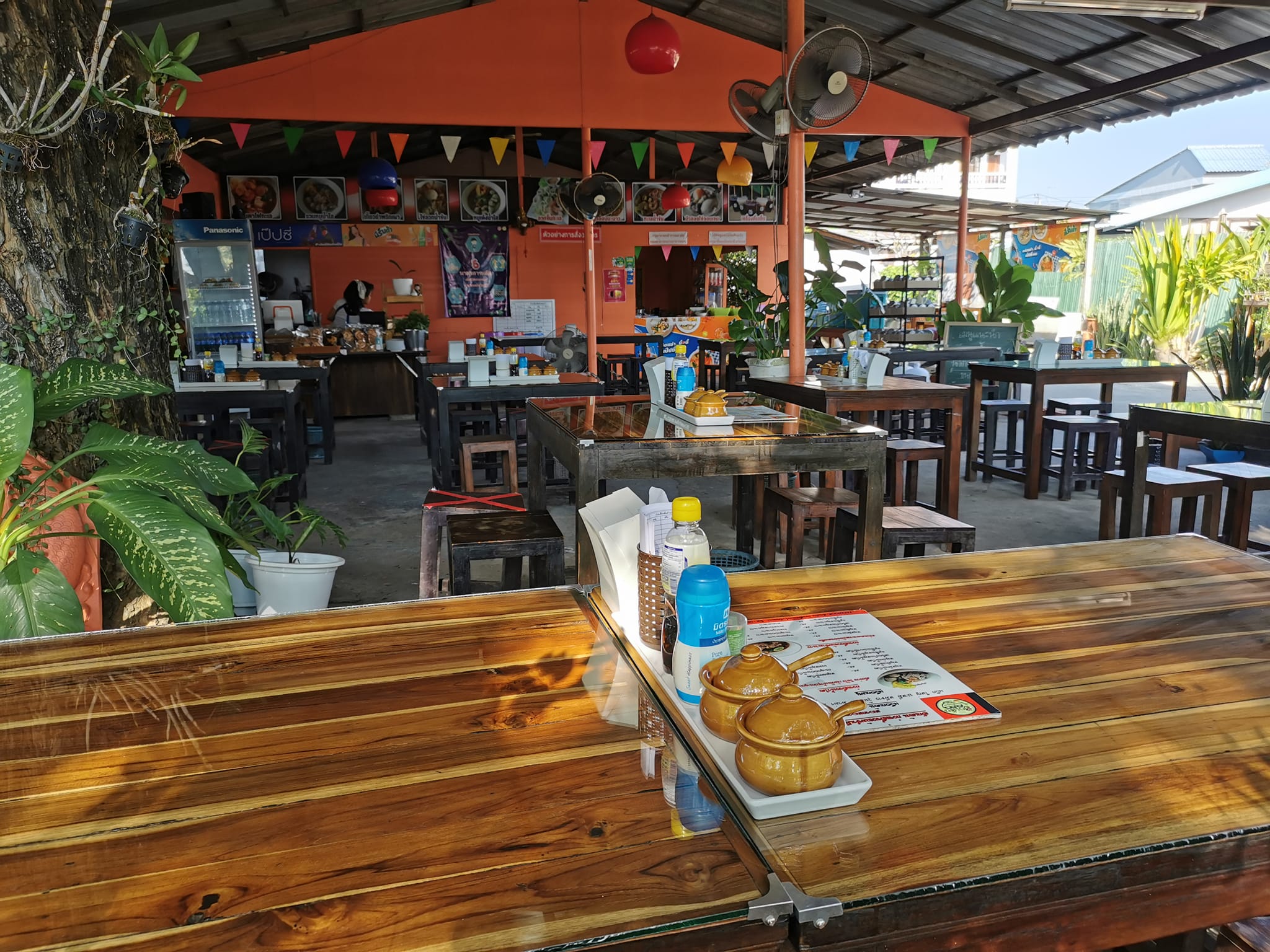 ฮอม Hom 2493, บ้านม่อนนกยูง, Kim's Cafe', ครัวจิ้นสด อาหารพื้นเมือง, ปั๋นใจ๋, สวนไซทอง ไส้กรอกเผาเตาดิน, ป้าแป้งเย็นตาโฟ ประตูชัย, ฮักเส้น ก๋วยเตี๋ยวต้มยำเมืองแพร่, ขนมเส้นน้ำย้อย กาดน้ำทอง -โจหยก, วีวี่ (weewee food and catering), ข้าวซอยเจ้เล็กประตูชัย แพร่, ร้านลาบป้ามา, ร่มไม้ใหญ่ เรสเตอรองท์, ร้านจิ้นนึ่งแม่หล่าย