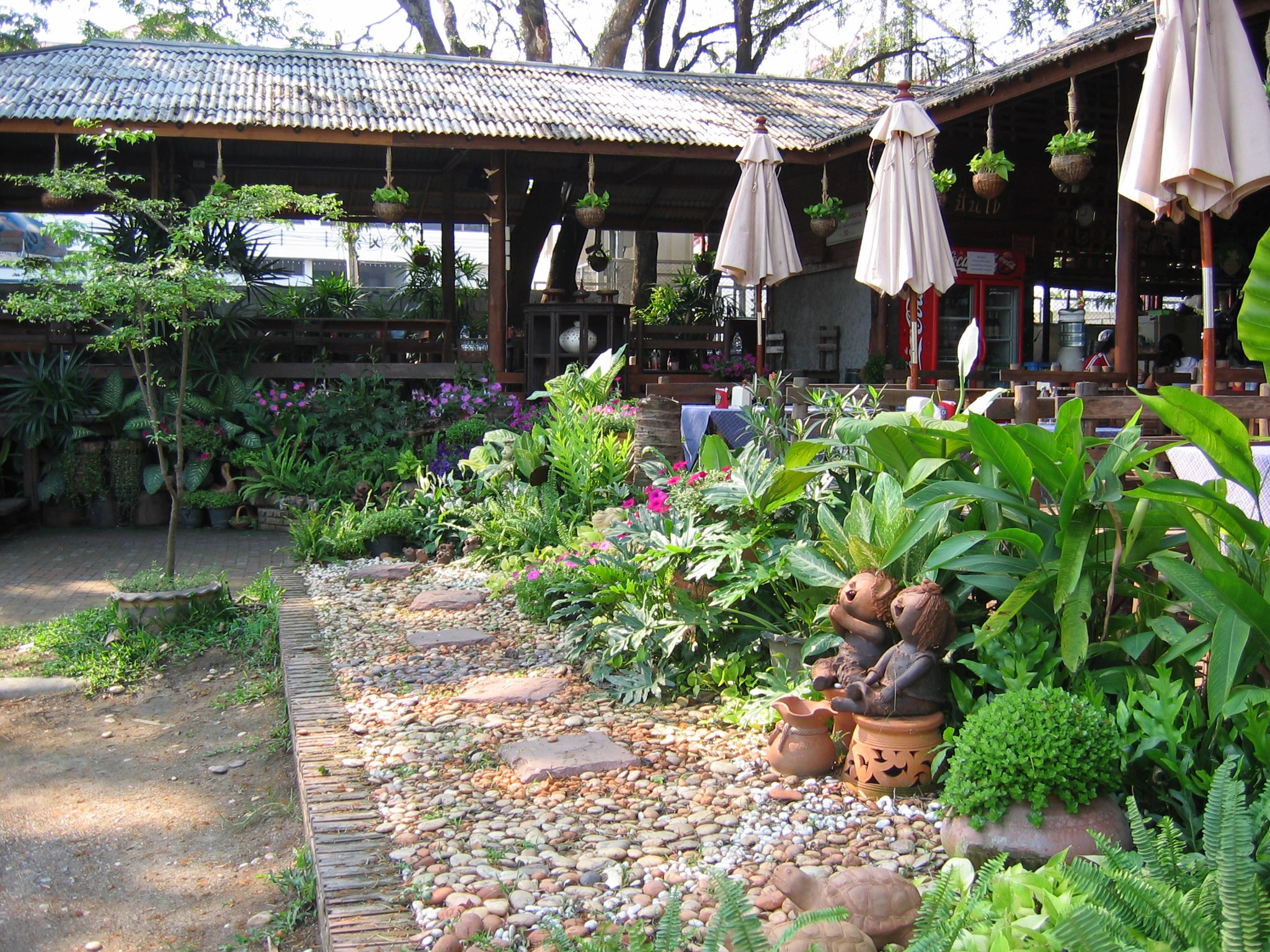 ฮอม Hom 2493, บ้านม่อนนกยูง, Kim's Cafe', ครัวจิ้นสด อาหารพื้นเมือง, ปั๋นใจ๋, สวนไซทอง ไส้กรอกเผาเตาดิน, ป้าแป้งเย็นตาโฟ ประตูชัย, ฮักเส้น ก๋วยเตี๋ยวต้มยำเมืองแพร่, ขนมเส้นน้ำย้อย กาดน้ำทอง -โจหยก, วีวี่ (weewee food and catering), ข้าวซอยเจ้เล็กประตูชัย แพร่, ร้านลาบป้ามา, ร่มไม้ใหญ่ เรสเตอรองท์, ร้านจิ้นนึ่งแม่หล่าย