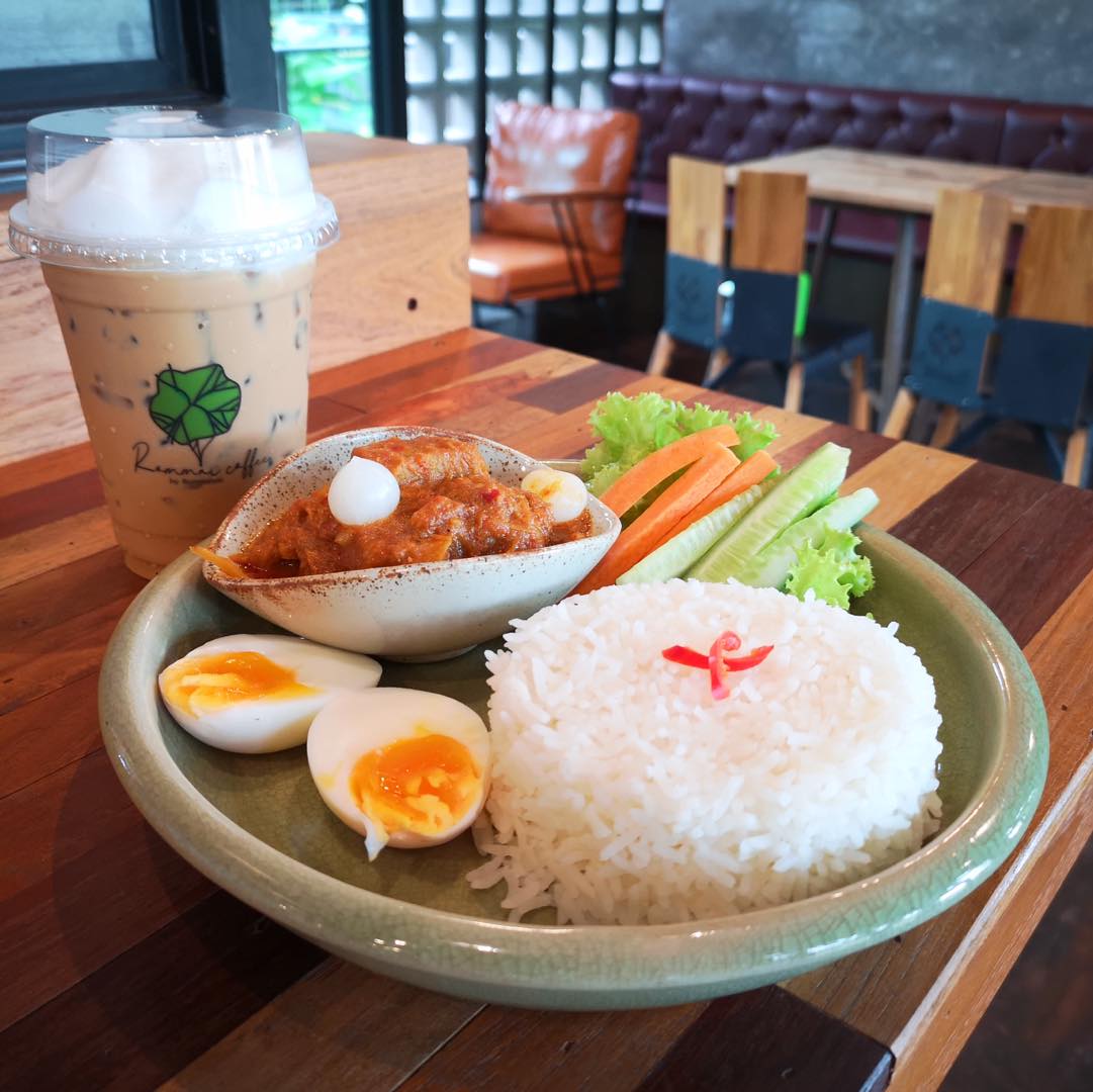 ฮอม Hom 2493, บ้านม่อนนกยูง, Kim's Cafe', ครัวจิ้นสด อาหารพื้นเมือง, ปั๋นใจ๋, สวนไซทอง ไส้กรอกเผาเตาดิน, ป้าแป้งเย็นตาโฟ ประตูชัย, ฮักเส้น ก๋วยเตี๋ยวต้มยำเมืองแพร่, ขนมเส้นน้ำย้อย กาดน้ำทอง -โจหยก, วีวี่ (weewee food and catering), ข้าวซอยเจ้เล็กประตูชัย แพร่, ร้านลาบป้ามา, ร่มไม้ใหญ่ เรสเตอรองท์, ร้านจิ้นนึ่งแม่หล่าย