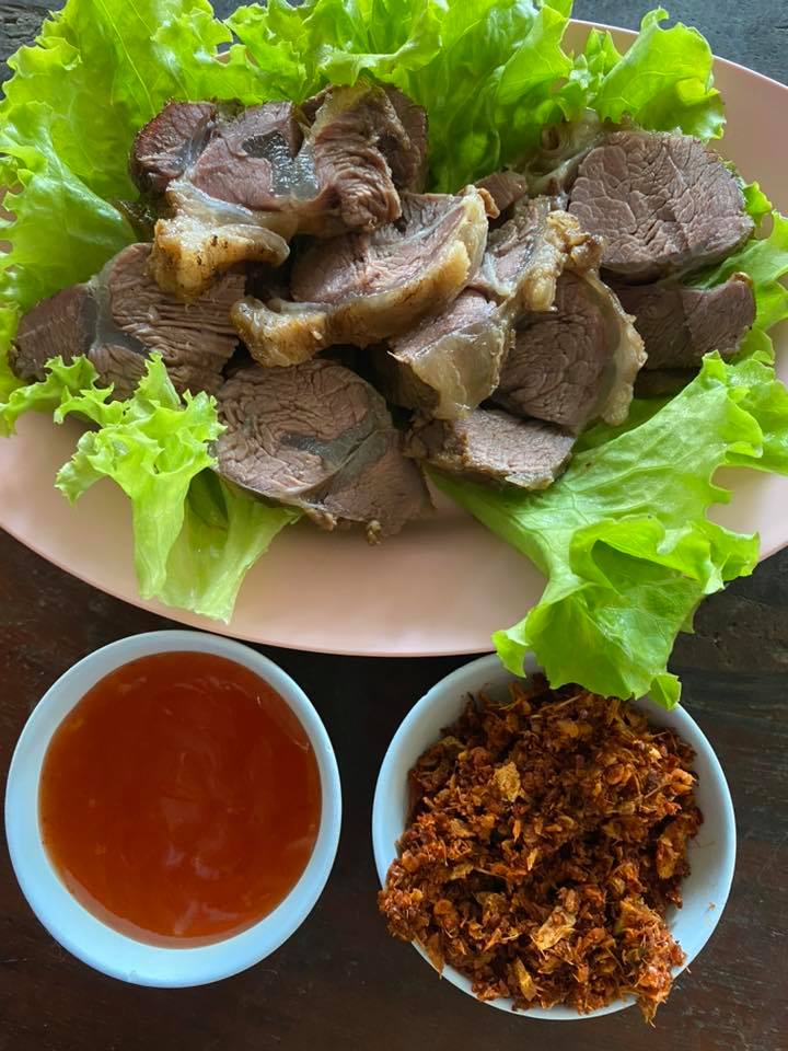 ฮอม Hom 2493, บ้านม่อนนกยูง, Kim's Cafe', ครัวจิ้นสด อาหารพื้นเมือง, ปั๋นใจ๋, สวนไซทอง ไส้กรอกเผาเตาดิน, ป้าแป้งเย็นตาโฟ ประตูชัย, ฮักเส้น ก๋วยเตี๋ยวต้มยำเมืองแพร่, ขนมเส้นน้ำย้อย กาดน้ำทอง -โจหยก, วีวี่ (weewee food and catering), ข้าวซอยเจ้เล็กประตูชัย แพร่, ร้านลาบป้ามา, ร่มไม้ใหญ่ เรสเตอรองท์, ร้านจิ้นนึ่งแม่หล่าย