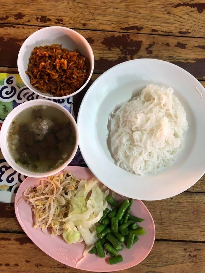 ฮอม Hom 2493, บ้านม่อนนกยูง, Kim's Cafe', ครัวจิ้นสด อาหารพื้นเมือง, ปั๋นใจ๋, สวนไซทอง ไส้กรอกเผาเตาดิน, ป้าแป้งเย็นตาโฟ ประตูชัย, ฮักเส้น ก๋วยเตี๋ยวต้มยำเมืองแพร่, ขนมเส้นน้ำย้อย กาดน้ำทอง -โจหยก, วีวี่ (weewee food and catering), ข้าวซอยเจ้เล็กประตูชัย แพร่, ร้านลาบป้ามา, ร่มไม้ใหญ่ เรสเตอรองท์, ร้านจิ้นนึ่งแม่หล่าย