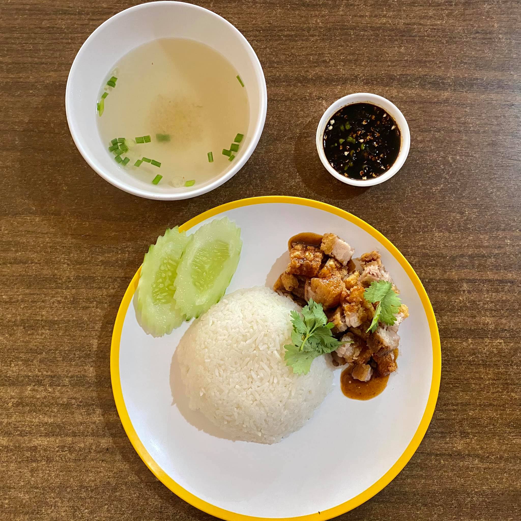 แป๊ะยิ้ม ติ่มซำ, ติ่มซำซอย 14, มิตรทาวน์, บุญจิราแต่เตี้ยม, หยวนเป่า กระบี่, กระบี่ติ่มซำ, สาขา 1 เยื้องรพ.กระบี่, โกเล็กชวนชิม, โรตีบางนรา ณ กระบี่, 89 Cafe, ข้าวหน้าเป็ดเยาวราช รสเด็ด, ณ เมืองบี่ ฮาลาลติ่มซำ, โชคชัยติ่มซำ ตลาดเก่ากระบี่, จ๊ะดำ