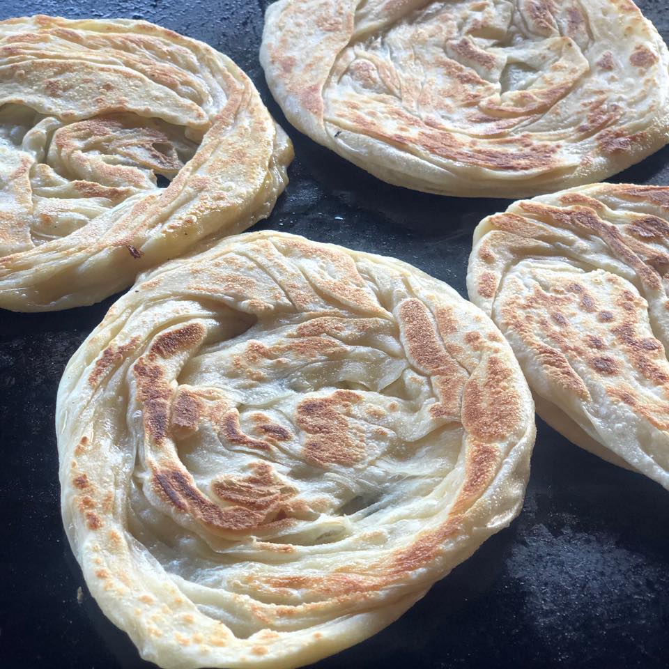 แป๊ะยิ้ม ติ่มซำ, ติ่มซำซอย 14, มิตรทาวน์, บุญจิราแต่เตี้ยม, หยวนเป่า กระบี่, กระบี่ติ่มซำ, สาขา 1 เยื้องรพ.กระบี่, โกเล็กชวนชิม, โรตีบางนรา ณ กระบี่, 89 Cafe, ข้าวหน้าเป็ดเยาวราช รสเด็ด, ณ เมืองบี่ ฮาลาลติ่มซำ, โชคชัยติ่มซำ ตลาดเก่ากระบี่, จ๊ะดำ