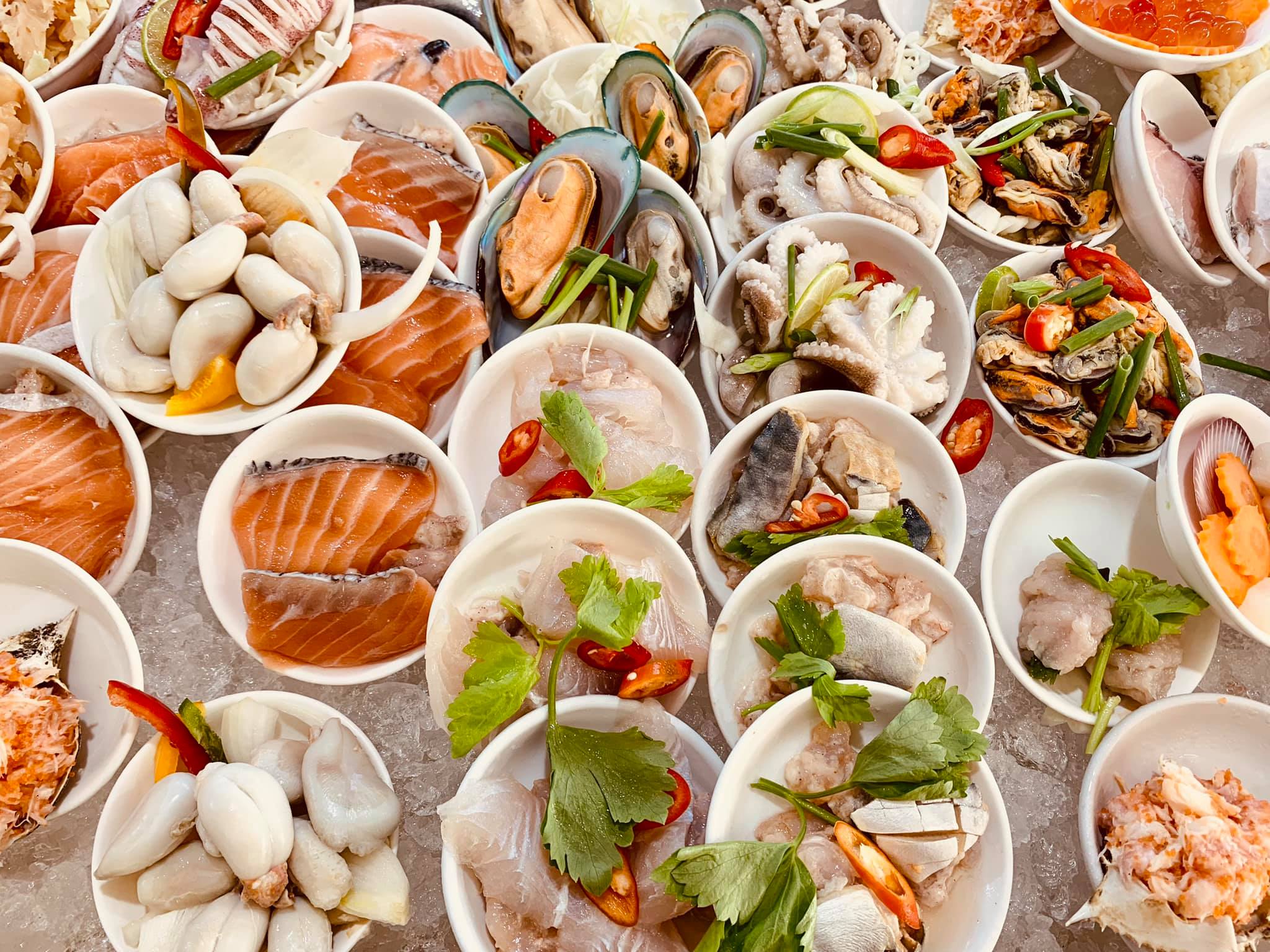 แป๊ะยิ้ม ติ่มซำ, ติ่มซำซอย 14, มิตรทาวน์, บุญจิราแต่เตี้ยม, หยวนเป่า กระบี่, กระบี่ติ่มซำ, สาขา 1 เยื้องรพ.กระบี่, โกเล็กชวนชิม, โรตีบางนรา ณ กระบี่, 89 Cafe, ข้าวหน้าเป็ดเยาวราช รสเด็ด, ณ เมืองบี่ ฮาลาลติ่มซำ, โชคชัยติ่มซำ ตลาดเก่ากระบี่, จ๊ะดำ