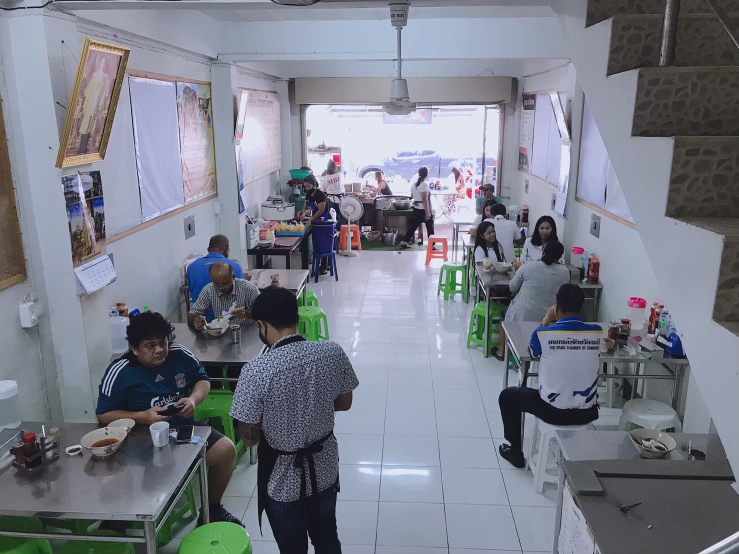 แป๊ะยิ้ม ติ่มซำ, ติ่มซำซอย 14, มิตรทาวน์, บุญจิราแต่เตี้ยม, หยวนเป่า กระบี่, กระบี่ติ่มซำ, สาขา 1 เยื้องรพ.กระบี่, โกเล็กชวนชิม, โรตีบางนรา ณ กระบี่, 89 Cafe, ข้าวหน้าเป็ดเยาวราช รสเด็ด, ณ เมืองบี่ ฮาลาลติ่มซำ, โชคชัยติ่มซำ ตลาดเก่ากระบี่, จ๊ะดำ