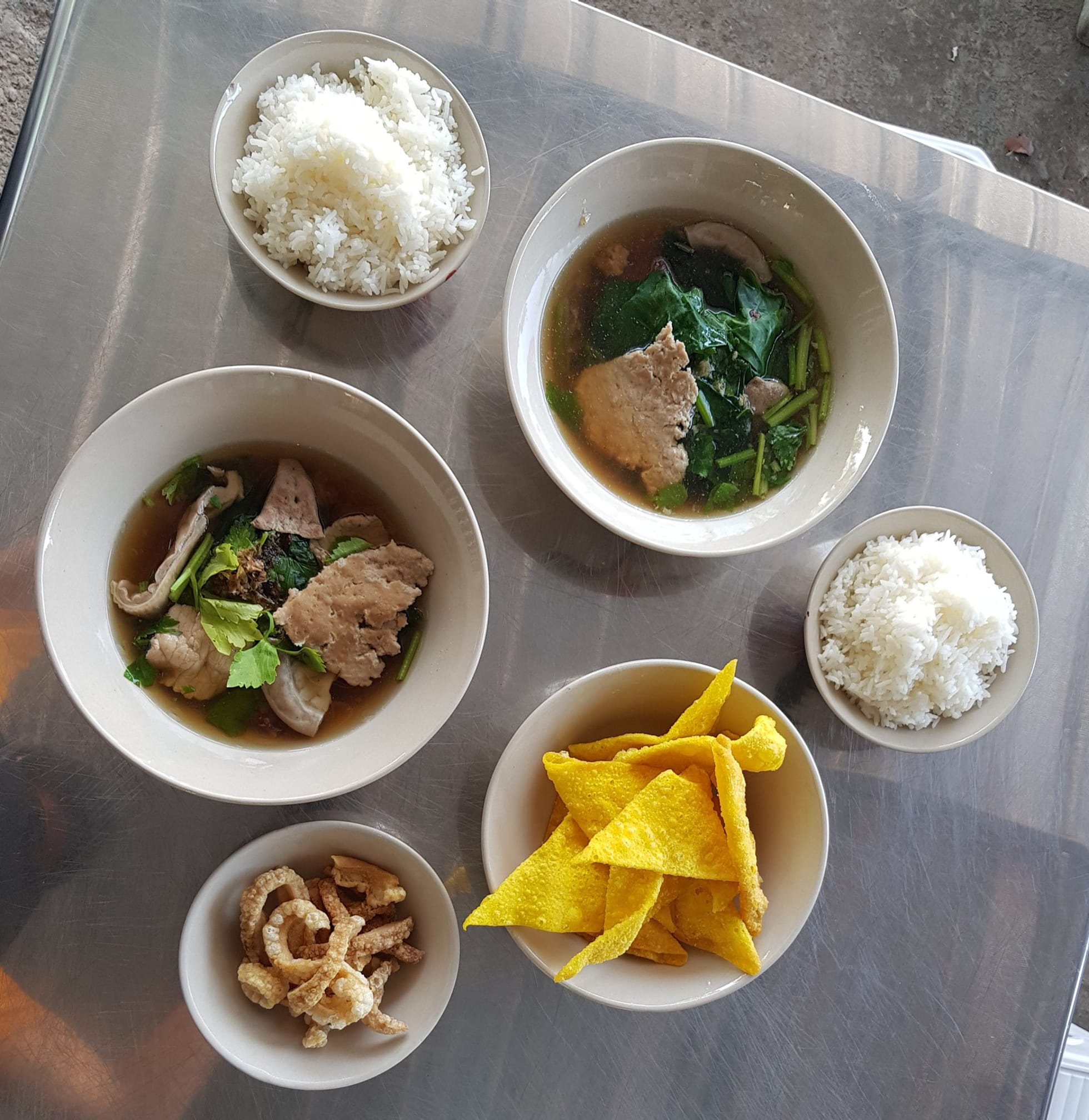 แป๊ะยิ้ม ติ่มซำ, ติ่มซำซอย 14, มิตรทาวน์, บุญจิราแต่เตี้ยม, หยวนเป่า กระบี่, กระบี่ติ่มซำ, สาขา 1 เยื้องรพ.กระบี่, โกเล็กชวนชิม, โรตีบางนรา ณ กระบี่, 89 Cafe, ข้าวหน้าเป็ดเยาวราช รสเด็ด, ณ เมืองบี่ ฮาลาลติ่มซำ, โชคชัยติ่มซำ ตลาดเก่ากระบี่, จ๊ะดำ