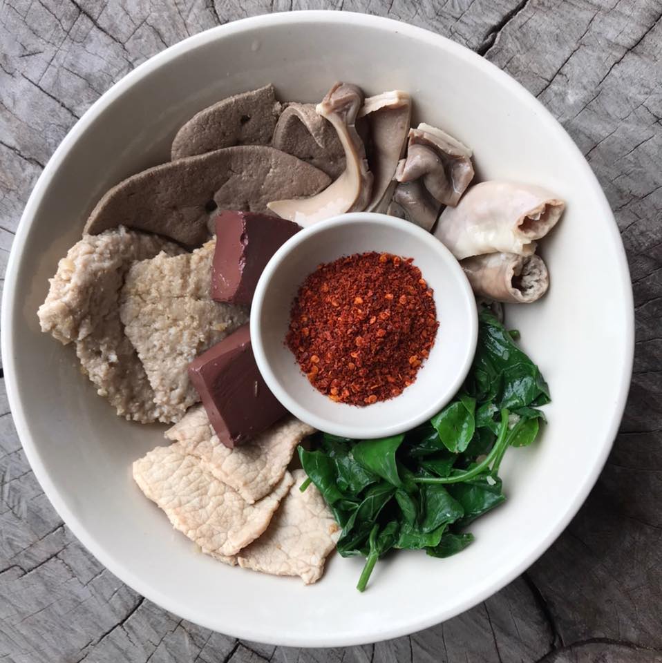 แป๊ะยิ้ม ติ่มซำ, ติ่มซำซอย 14, มิตรทาวน์, บุญจิราแต่เตี้ยม, หยวนเป่า กระบี่, กระบี่ติ่มซำ, สาขา 1 เยื้องรพ.กระบี่, โกเล็กชวนชิม, โรตีบางนรา ณ กระบี่, 89 Cafe, ข้าวหน้าเป็ดเยาวราช รสเด็ด, ณ เมืองบี่ ฮาลาลติ่มซำ, โชคชัยติ่มซำ ตลาดเก่ากระบี่, จ๊ะดำ