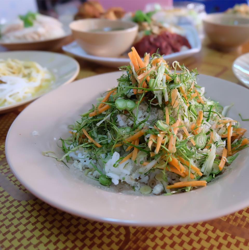 แป๊ะยิ้ม ติ่มซำ, ติ่มซำซอย 14, มิตรทาวน์, บุญจิราแต่เตี้ยม, หยวนเป่า กระบี่, กระบี่ติ่มซำ, สาขา 1 เยื้องรพ.กระบี่, โกเล็กชวนชิม, โรตีบางนรา ณ กระบี่, 89 Cafe, ข้าวหน้าเป็ดเยาวราช รสเด็ด, ณ เมืองบี่ ฮาลาลติ่มซำ, โชคชัยติ่มซำ ตลาดเก่ากระบี่, จ๊ะดำ