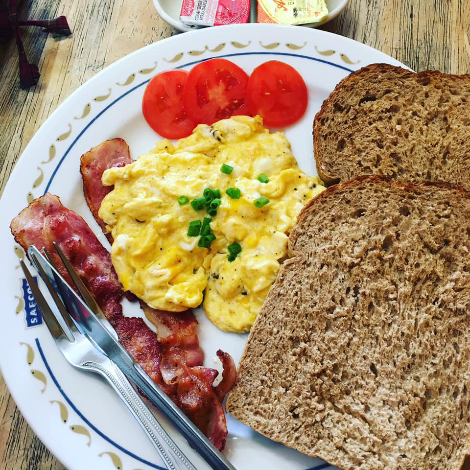 แป๊ะยิ้ม ติ่มซำ, ติ่มซำซอย 14, มิตรทาวน์, บุญจิราแต่เตี้ยม, หยวนเป่า กระบี่, กระบี่ติ่มซำ, สาขา 1 เยื้องรพ.กระบี่, โกเล็กชวนชิม, โรตีบางนรา ณ กระบี่, 89 Cafe, ข้าวหน้าเป็ดเยาวราช รสเด็ด, ณ เมืองบี่ ฮาลาลติ่มซำ, โชคชัยติ่มซำ ตลาดเก่ากระบี่, จ๊ะดำ