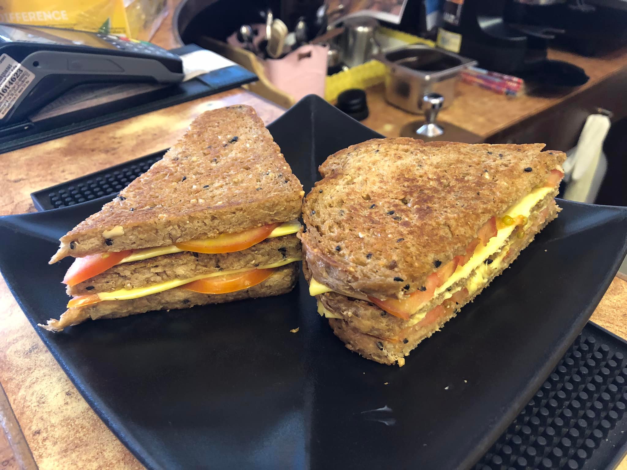 แป๊ะยิ้ม ติ่มซำ, ติ่มซำซอย 14, มิตรทาวน์, บุญจิราแต่เตี้ยม, หยวนเป่า กระบี่, กระบี่ติ่มซำ, สาขา 1 เยื้องรพ.กระบี่, โกเล็กชวนชิม, โรตีบางนรา ณ กระบี่, 89 Cafe, ข้าวหน้าเป็ดเยาวราช รสเด็ด, ณ เมืองบี่ ฮาลาลติ่มซำ, โชคชัยติ่มซำ ตลาดเก่ากระบี่, จ๊ะดำ