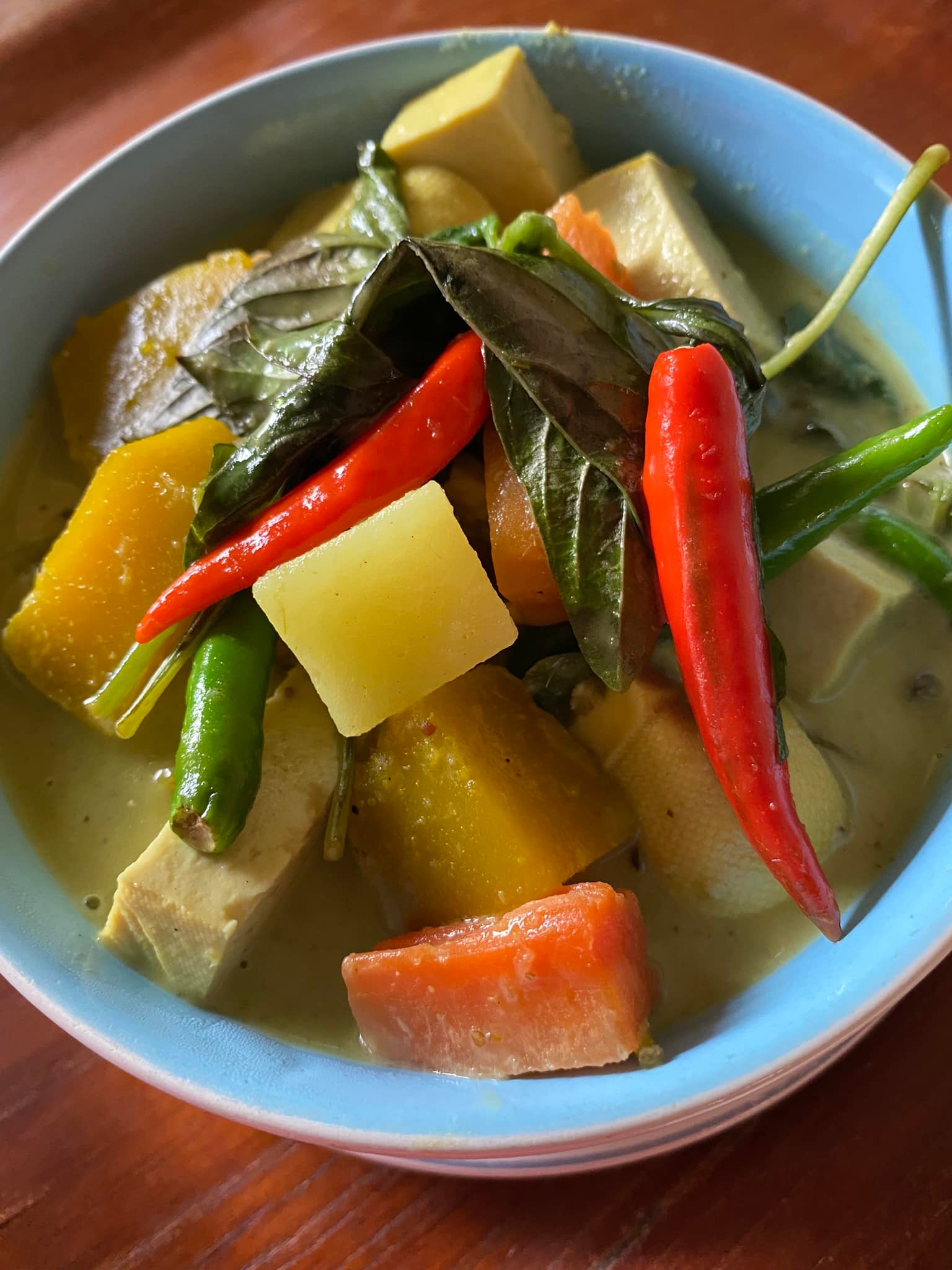 แป๊ะยิ้ม ติ่มซำ, ติ่มซำซอย 14, มิตรทาวน์, บุญจิราแต่เตี้ยม, หยวนเป่า กระบี่, กระบี่ติ่มซำ, สาขา 1 เยื้องรพ.กระบี่, โกเล็กชวนชิม, โรตีบางนรา ณ กระบี่, 89 Cafe, ข้าวหน้าเป็ดเยาวราช รสเด็ด, ณ เมืองบี่ ฮาลาลติ่มซำ, โชคชัยติ่มซำ ตลาดเก่ากระบี่, จ๊ะดำ