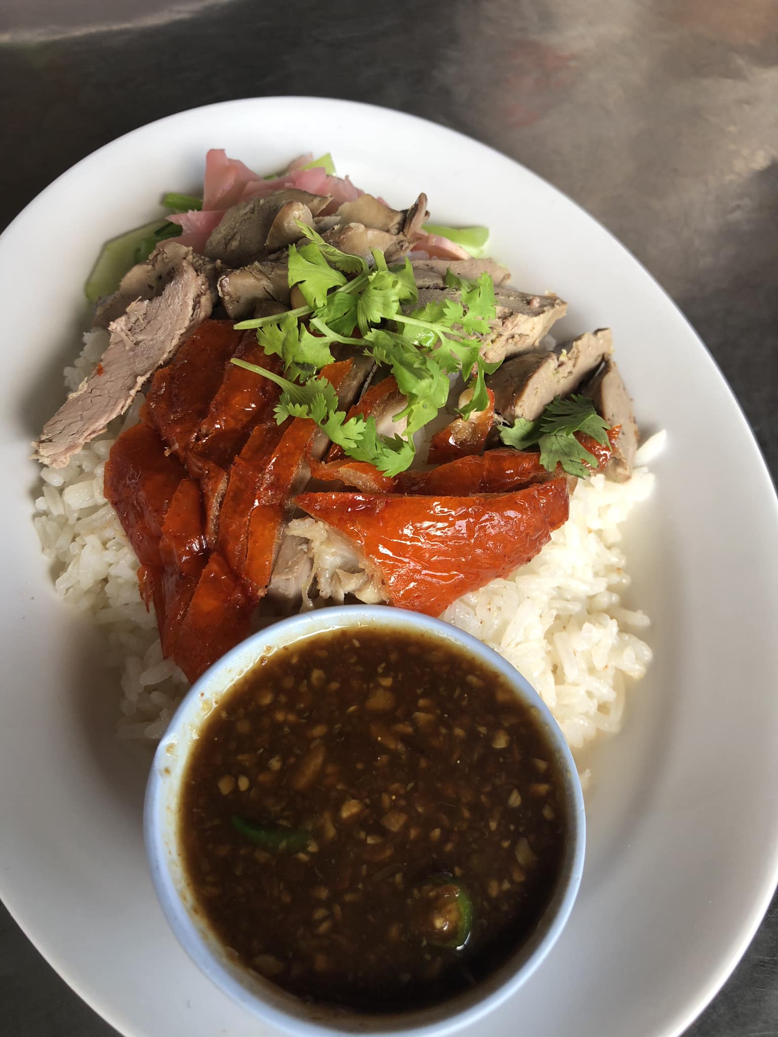 แป๊ะยิ้ม ติ่มซำ, ติ่มซำซอย 14, มิตรทาวน์, บุญจิราแต่เตี้ยม, หยวนเป่า กระบี่, กระบี่ติ่มซำ, สาขา 1 เยื้องรพ.กระบี่, โกเล็กชวนชิม, โรตีบางนรา ณ กระบี่, 89 Cafe, ข้าวหน้าเป็ดเยาวราช รสเด็ด, ณ เมืองบี่ ฮาลาลติ่มซำ, โชคชัยติ่มซำ ตลาดเก่ากระบี่, จ๊ะดำ