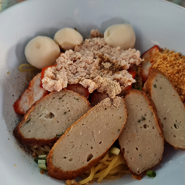 ส.พาณิชย์ เกี๊ยวกรอบ 100ปี ตลาดโบราณเสาไห้, ข้าวต้มคนเห็น, ครัวปลาสราวุธ, ราดหน้าเลี่ยวตังไล้, ร้านอาหารบ้านซายิด