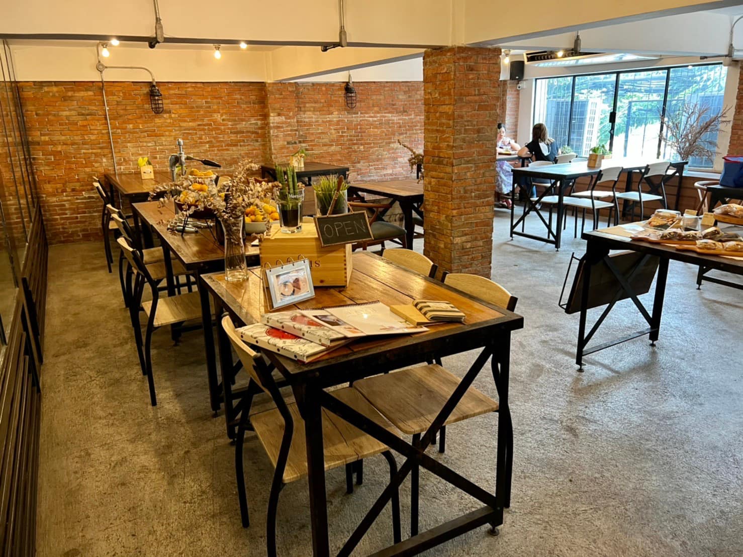 Flinders Street Cafe, Simplycafebkk, Neighbor cats koff bar, Bunnierista, Blend cafe, Hatchery, SEVENDAYS cafe & bakehouse, Smith & Rabbit Cuisine