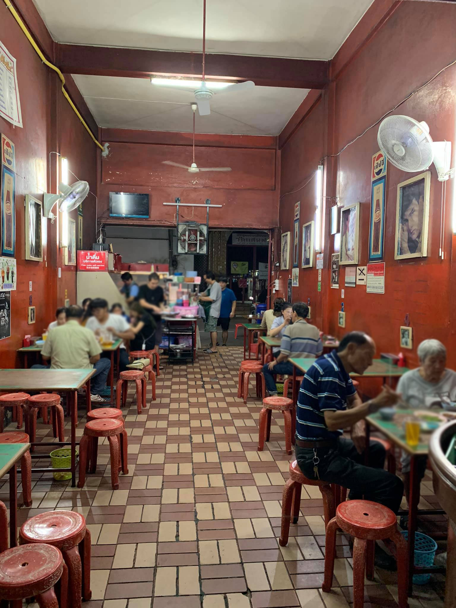 GREENSMOKED, ยำปูม้าเจ็ดยอด, สาขาเชียงใหม่, Izakaya Okada, ข้าวต้มย้ง, ข้าวต้มชาววัง, ขนมจีนสันป่าข่อย, ลาบบังเกอร์ by ช.ช้าง, ไก่ทอดเที่ยงคืน, สาขา 2.3 บ้านมอญ, หมี่กระดาษ ตลาดช้างเผือก, เต๋อตำยำระเบิด เชียงใหม่, มาม่าฟ้าธานี เชียงใหม่, ข้าวต้มแดง2 ข้างวัดแสนฝาง, อ๋องทิพย์รส