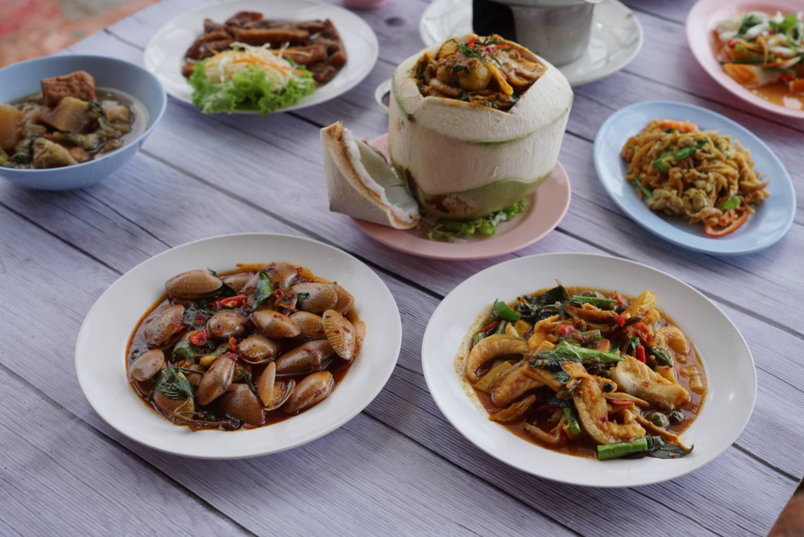 GREENSMOKED, ยำปูม้าเจ็ดยอด, สาขาเชียงใหม่, Izakaya Okada, ข้าวต้มย้ง, ข้าวต้มชาววัง, ขนมจีนสันป่าข่อย, ลาบบังเกอร์ by ช.ช้าง, ไก่ทอดเที่ยงคืน, สาขา 2.3 บ้านมอญ, หมี่กระดาษ ตลาดช้างเผือก, เต๋อตำยำระเบิด เชียงใหม่, มาม่าฟ้าธานี เชียงใหม่, ข้าวต้มแดง2 ข้างวัดแสนฝาง, อ๋องทิพย์รส