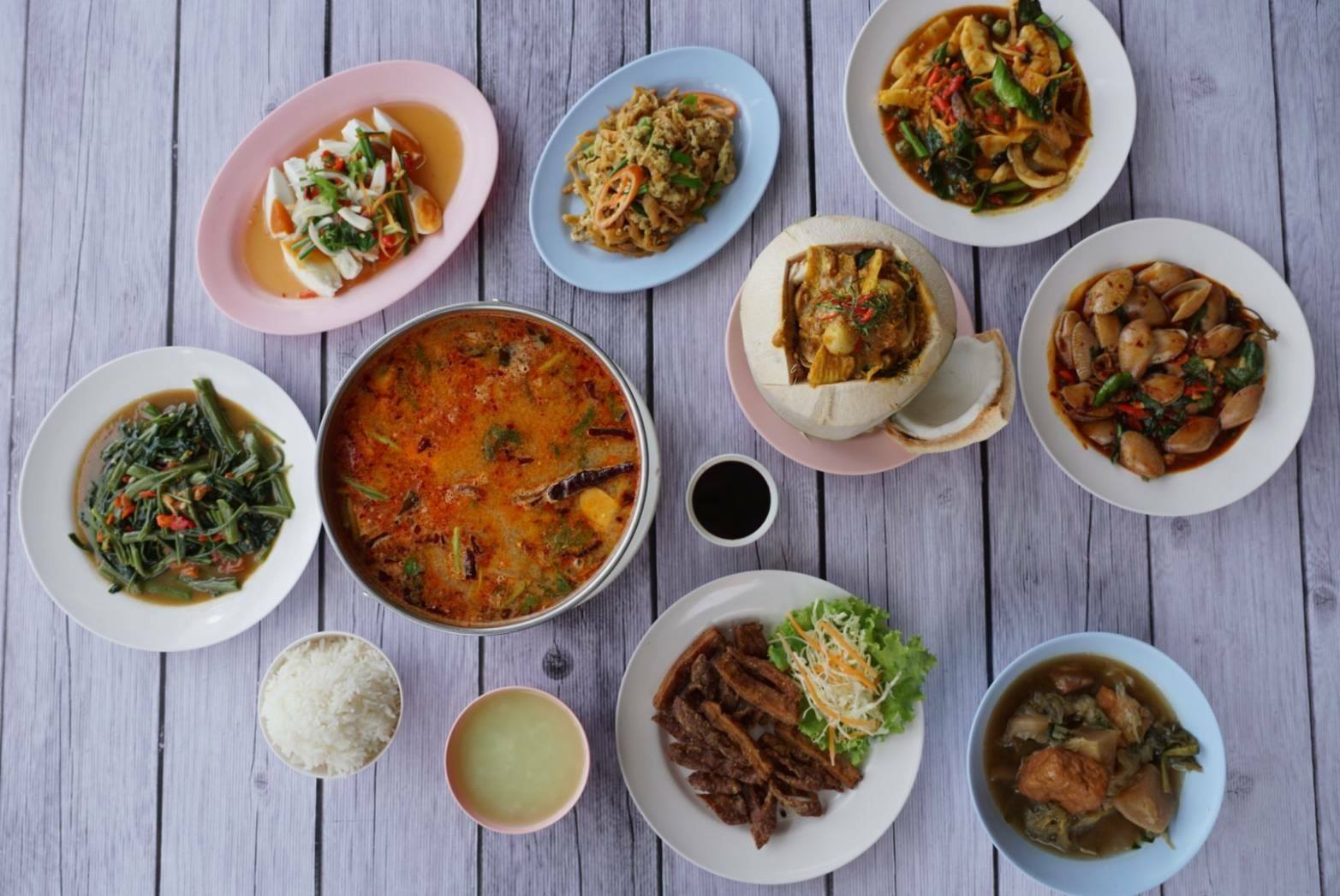 GREENSMOKED, ยำปูม้าเจ็ดยอด, สาขาเชียงใหม่, Izakaya Okada, ข้าวต้มย้ง, ข้าวต้มชาววัง, ขนมจีนสันป่าข่อย, ลาบบังเกอร์ by ช.ช้าง, ไก่ทอดเที่ยงคืน, สาขา 2.3 บ้านมอญ, หมี่กระดาษ ตลาดช้างเผือก, เต๋อตำยำระเบิด เชียงใหม่, มาม่าฟ้าธานี เชียงใหม่, ข้าวต้มแดง2 ข้างวัดแสนฝาง, อ๋องทิพย์รส