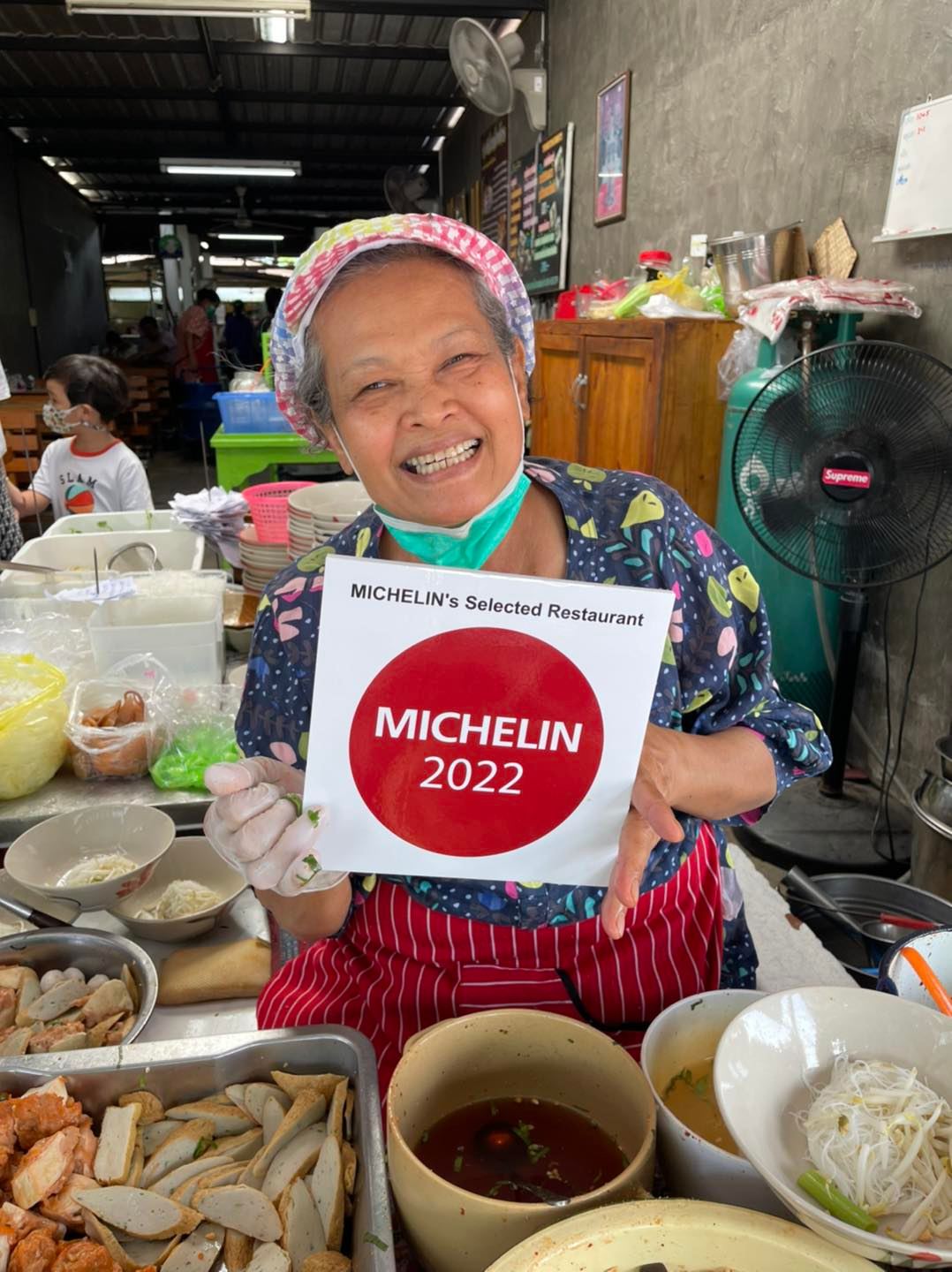 ก๋วยเตี๋ยวสูตรโบราณป้าพร, ร้านหอยทอดสิงห์บุรี, หมูสะเต๊ะ เฮียแกละ, ร้านจุ้งบริการ, ก๋วยเตี๋ยวหมูเฮียติ่ง, ก๋วยเตี๋ยวหมูเฮียติ่ง เปิดบริการตามปกติ ทุกวัน เวลา 10:00–19:00 น. สอบถามเพิ่มเติม โทร. 081 365 8495 , ร้านหอยทอดย่าชิต หน้าวัดธรรมนิยม อยุธยา, ก๋วยเตี๋ยวเรือไก่ฉีกป้าปุ๊, บ้านไม้ริมน้ำ, ก๋วยเตี๋ยวไทยบ้านคุณยายหยด สาขาอยุธยา