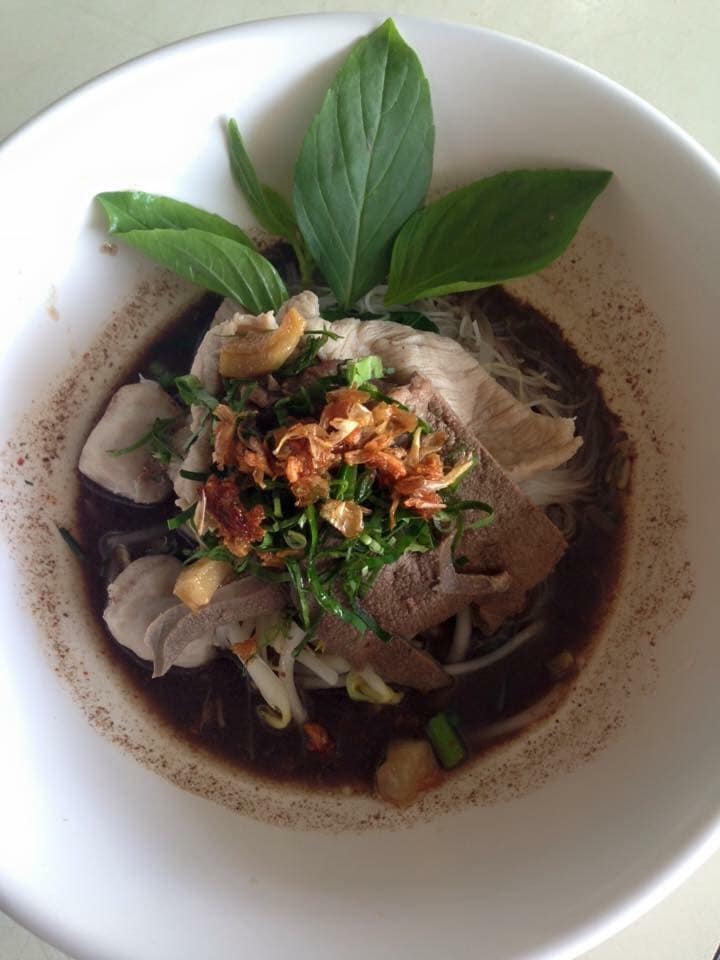 ก๋วยเตี๋ยวสูตรโบราณป้าพร, ร้านหอยทอดสิงห์บุรี, หมูสะเต๊ะ เฮียแกละ, ร้านจุ้งบริการ, ก๋วยเตี๋ยวหมูเฮียติ่ง, ก๋วยเตี๋ยวหมูเฮียติ่ง เปิดบริการตามปกติ ทุกวัน เวลา 10:00–19:00 น. สอบถามเพิ่มเติม โทร. 081 365 8495 , ร้านหอยทอดย่าชิต หน้าวัดธรรมนิยม อยุธยา, ก๋วยเตี๋ยวเรือไก่ฉีกป้าปุ๊, บ้านไม้ริมน้ำ, ก๋วยเตี๋ยวไทยบ้านคุณยายหยด สาขาอยุธยา