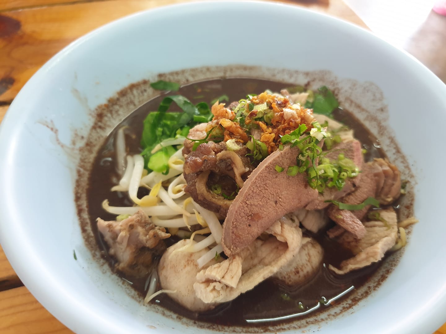 ก๋วยเตี๋ยวสูตรโบราณป้าพร, ร้านหอยทอดสิงห์บุรี, หมูสะเต๊ะ เฮียแกละ, ร้านจุ้งบริการ, ก๋วยเตี๋ยวหมูเฮียติ่ง, ก๋วยเตี๋ยวหมูเฮียติ่ง เปิดบริการตามปกติ ทุกวัน เวลา 10:00–19:00 น. สอบถามเพิ่มเติม โทร. 081 365 8495 , ร้านหอยทอดย่าชิต หน้าวัดธรรมนิยม อยุธยา, ก๋วยเตี๋ยวเรือไก่ฉีกป้าปุ๊, บ้านไม้ริมน้ำ, ก๋วยเตี๋ยวไทยบ้านคุณยายหยด สาขาอยุธยา