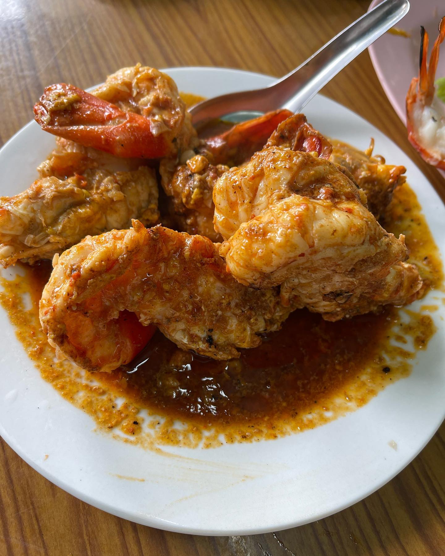 ก๋วยเตี๋ยวสูตรโบราณป้าพร, ร้านหอยทอดสิงห์บุรี, หมูสะเต๊ะ เฮียแกละ, ร้านจุ้งบริการ, ก๋วยเตี๋ยวหมูเฮียติ่ง, ก๋วยเตี๋ยวหมูเฮียติ่ง เปิดบริการตามปกติ ทุกวัน เวลา 10:00–19:00 น. สอบถามเพิ่มเติม โทร. 081 365 8495 , ร้านหอยทอดย่าชิต หน้าวัดธรรมนิยม อยุธยา, ก๋วยเตี๋ยวเรือไก่ฉีกป้าปุ๊, บ้านไม้ริมน้ำ, ก๋วยเตี๋ยวไทยบ้านคุณยายหยด สาขาอยุธยา