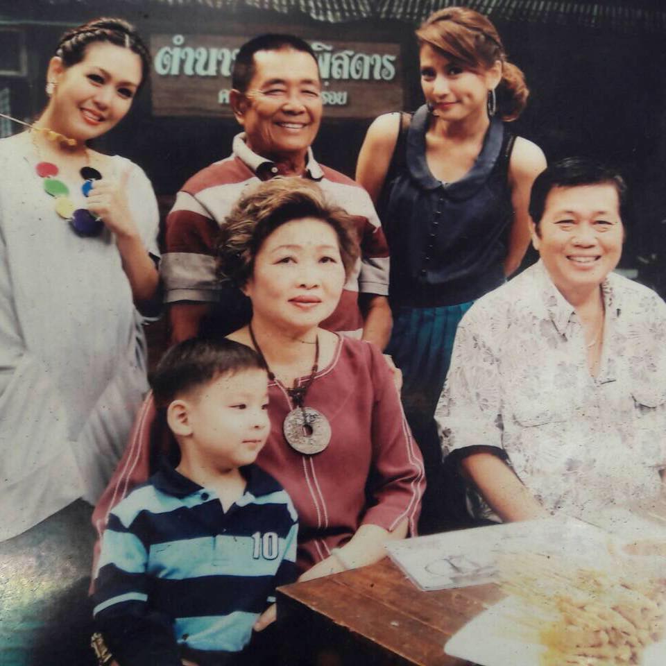 ก๋วยเตี๋ยวสูตรโบราณป้าพร, ร้านหอยทอดสิงห์บุรี, หมูสะเต๊ะ เฮียแกละ, ร้านจุ้งบริการ, ก๋วยเตี๋ยวหมูเฮียติ่ง, ก๋วยเตี๋ยวหมูเฮียติ่ง เปิดบริการตามปกติ ทุกวัน เวลา 10:00–19:00 น. สอบถามเพิ่มเติม โทร. 081 365 8495 , ร้านหอยทอดย่าชิต หน้าวัดธรรมนิยม อยุธยา, ก๋วยเตี๋ยวเรือไก่ฉีกป้าปุ๊, บ้านไม้ริมน้ำ, ก๋วยเตี๋ยวไทยบ้านคุณยายหยด สาขาอยุธยา