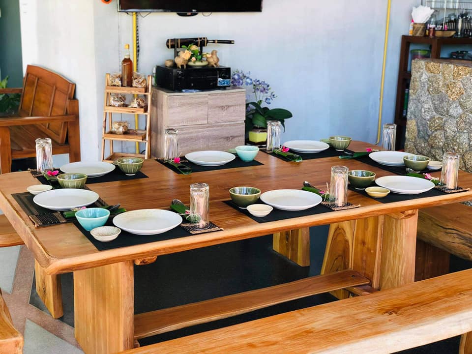 บ้านสวนลุงไข่, พี่เชษฐ์, Sawasdee-CuP Samui, ร้านอาหารข้าวหอม เกาะสมุย, ครัวชาวบ้าน, ท่าเรือสมุยซีฟู้ด, เสบียงเล, Mira Serene, โกเซ้ง เกาะสมุย, ครัวเสวยสมุย, The Roof Samui, มิสสมุย, Jam restaurant