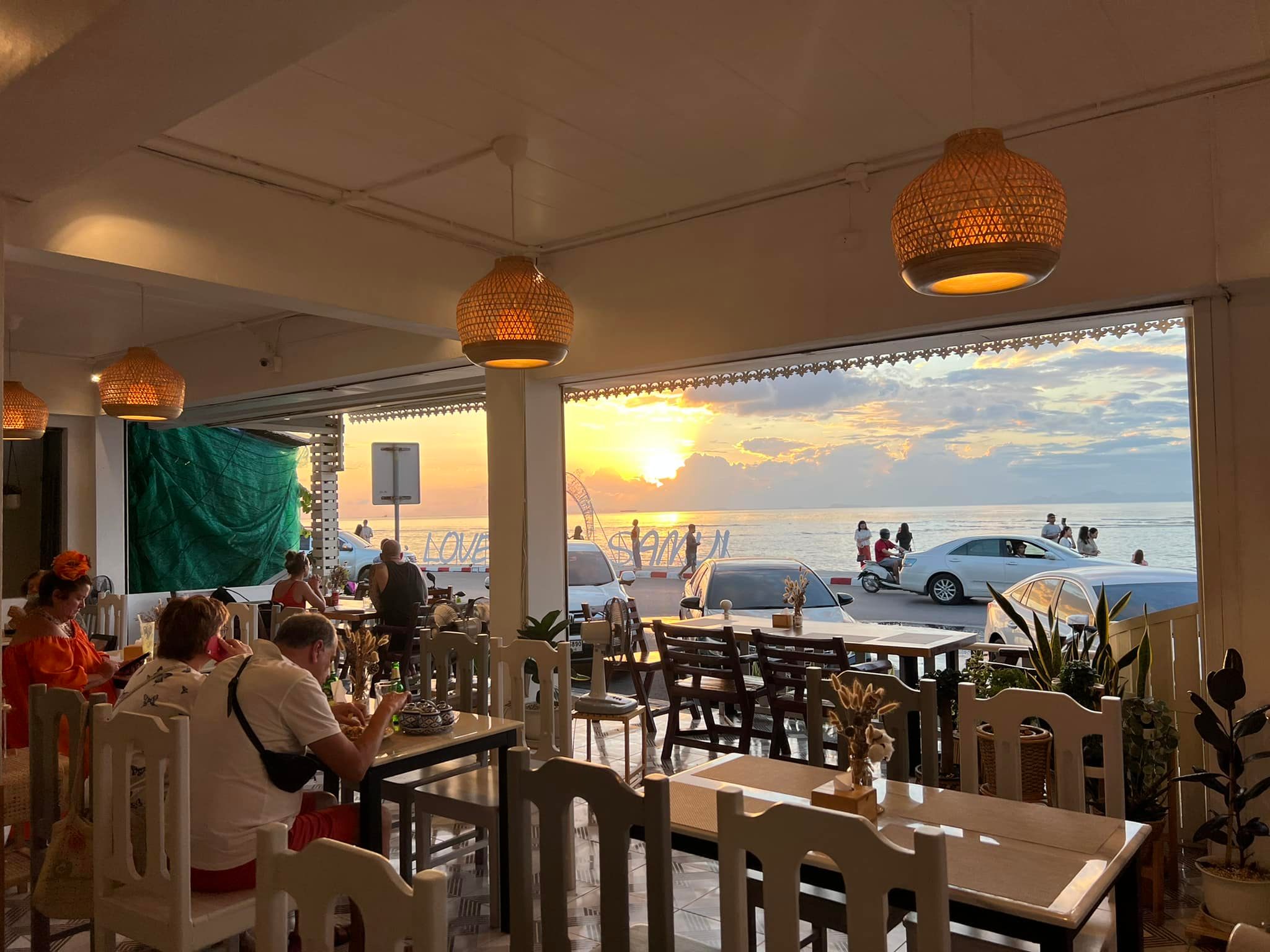 บ้านสวนลุงไข่, พี่เชษฐ์, Sawasdee-CuP Samui, ร้านอาหารข้าวหอม เกาะสมุย, ครัวชาวบ้าน, ท่าเรือสมุยซีฟู้ด, เสบียงเล, Mira Serene, โกเซ้ง เกาะสมุย, ครัวเสวยสมุย, The Roof Samui, มิสสมุย, Jam restaurant