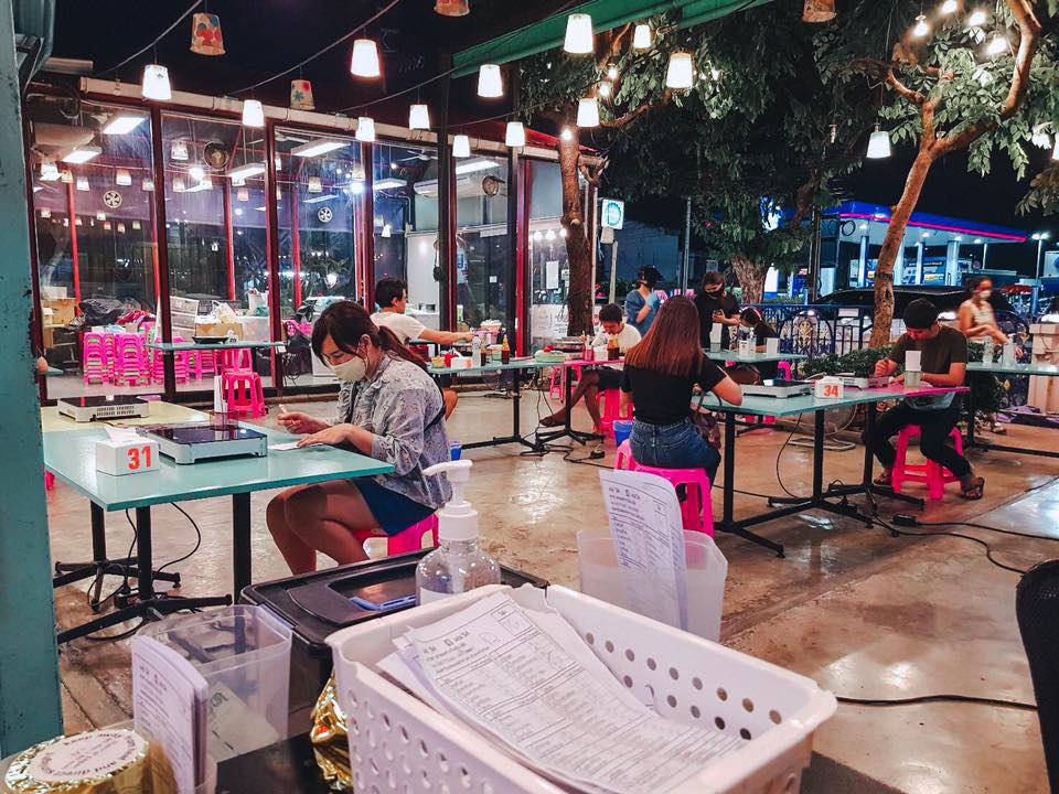 Cypher Gelato, สุกี้จินดา, สาขาลาดพร้าววังหิน, เถ่าชิ่ว น้ำเต้าหู้มือหนึ่ง, เตาถ่าน หมูกระทะ, Unfinished Coffee Roaster, เซี้ยม ก๋วยเตี๋ยวสุโขทัย วังหิน, เครปป้าเฉื่อย, สาขา Plaza Lagoon, เฝอ'54, สาขาลาดพร้าววังหิน 60, ซ้งเป็ดพะโล้, ผัดไทยวังหิน Showปัง, ราดหน้าฟาไฉ, โกวนัน, โกวใหญ่ ก๋วยเตี๋ยวหมูต้มยำ, รัตนา ราชาบะหมี่เกี๊ยวข้าวหมูแดง, ทวีชัยเป็ดพะโล้, กล้วยทอดล้านช้าง, Wood Café, หมูมาไก่ไป, เลิศทิพย์วังหิน, ก๋วยเตี๋ยวต้มยำไข่ลาวา, Buta Shabu, โก โรตีชาชัก ลาดพร้าววังหิน