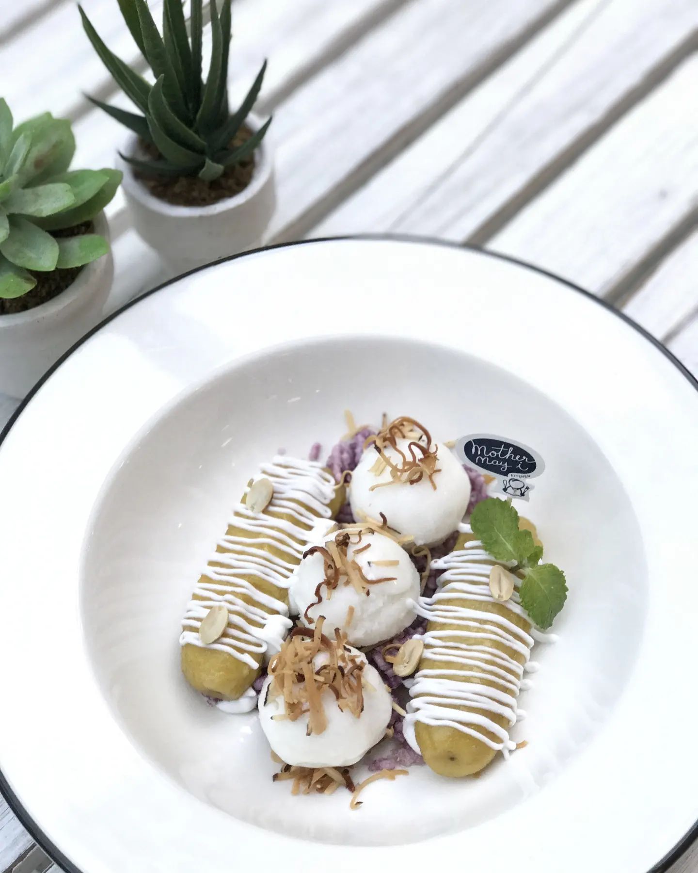 ครัวจำแลง แปลงกาย, ศรีตราด, Jirakaan Restaurant, เสวยซีฟู้ด, เรือนมัลลิการ์, ต้นเครื่อง, บ้านไอซ์, Gedhawa เก็ดถะหวา, Cr. ภาพทั้งหมดจาก Facebook Gedhawa Sukhumvit33, Madam Saranair มาดามสาระแหน่, ตะลิงปลิง สุขุมวิท 34, แสนสำราญที่แสนแสบ