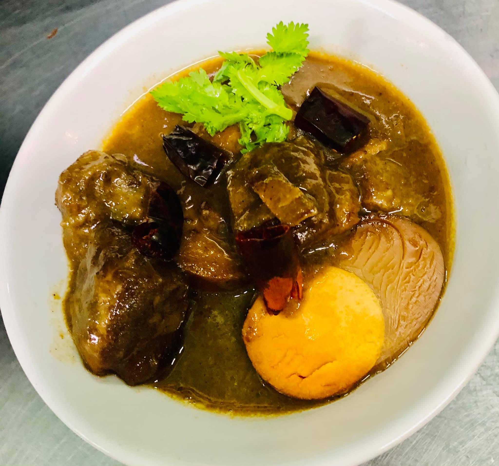 ครัวจำแลง แปลงกาย, ศรีตราด, Jirakaan Restaurant, เสวยซีฟู้ด, เรือนมัลลิการ์, ต้นเครื่อง, บ้านไอซ์, Gedhawa เก็ดถะหวา, Cr. ภาพทั้งหมดจาก Facebook Gedhawa Sukhumvit33, Madam Saranair มาดามสาระแหน่, ตะลิงปลิง สุขุมวิท 34, แสนสำราญที่แสนแสบ