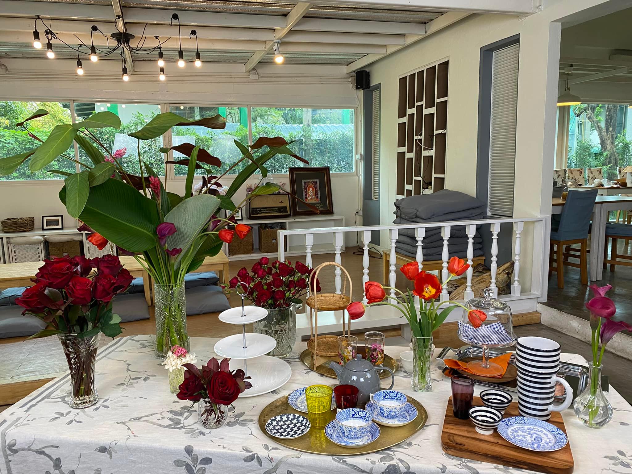 ครัวจำแลง แปลงกาย, ศรีตราด, Jirakaan Restaurant, เสวยซีฟู้ด, เรือนมัลลิการ์, ต้นเครื่อง, บ้านไอซ์, Gedhawa เก็ดถะหวา, Cr. ภาพทั้งหมดจาก Facebook Gedhawa Sukhumvit33, Madam Saranair มาดามสาระแหน่, ตะลิงปลิง สุขุมวิท 34, แสนสำราญที่แสนแสบ