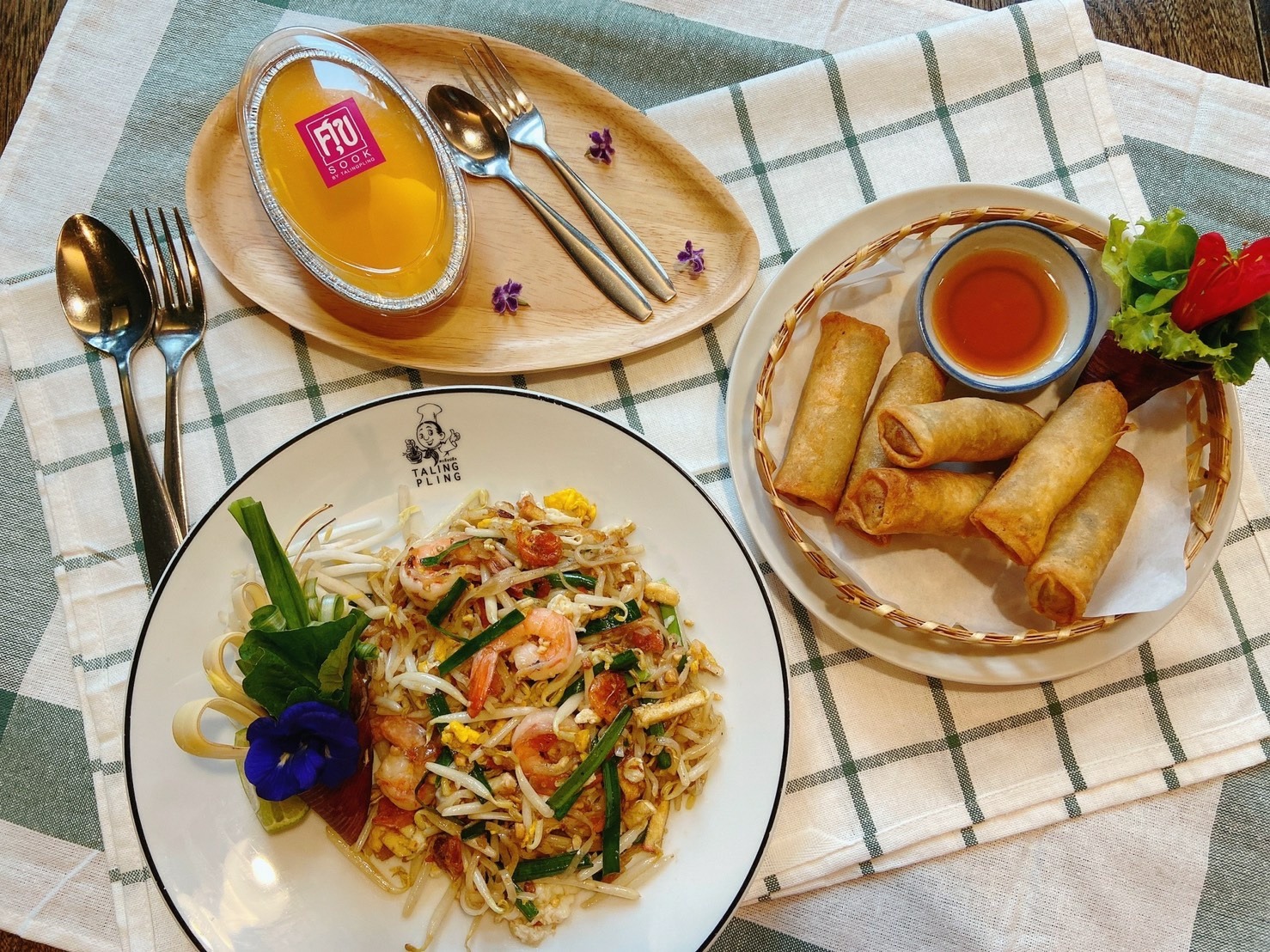 ครัวจำแลง แปลงกาย, ศรีตราด, Jirakaan Restaurant, เสวยซีฟู้ด, เรือนมัลลิการ์, ต้นเครื่อง, บ้านไอซ์, Gedhawa เก็ดถะหวา, Cr. ภาพทั้งหมดจาก Facebook Gedhawa Sukhumvit33, Madam Saranair มาดามสาระแหน่, ตะลิงปลิง สุขุมวิท 34, แสนสำราญที่แสนแสบ