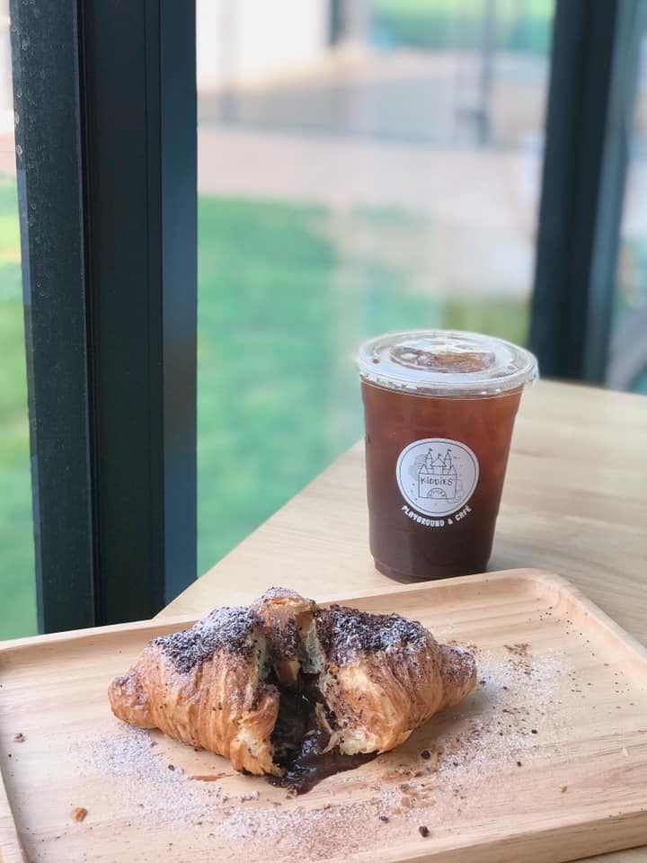 Kiddies’ House, ม้าก้านกล้วย คิดส์คาเฟ่, Little sheep kids cafe, Kickinkids, Moana Cafe, Organika Cafe and Play, Little Barn Kids Cafe, Pumpkin Art Town, DUBUA CAFE, FARM LUCK, Dressage Horse Café, Buttercup, Mari go round