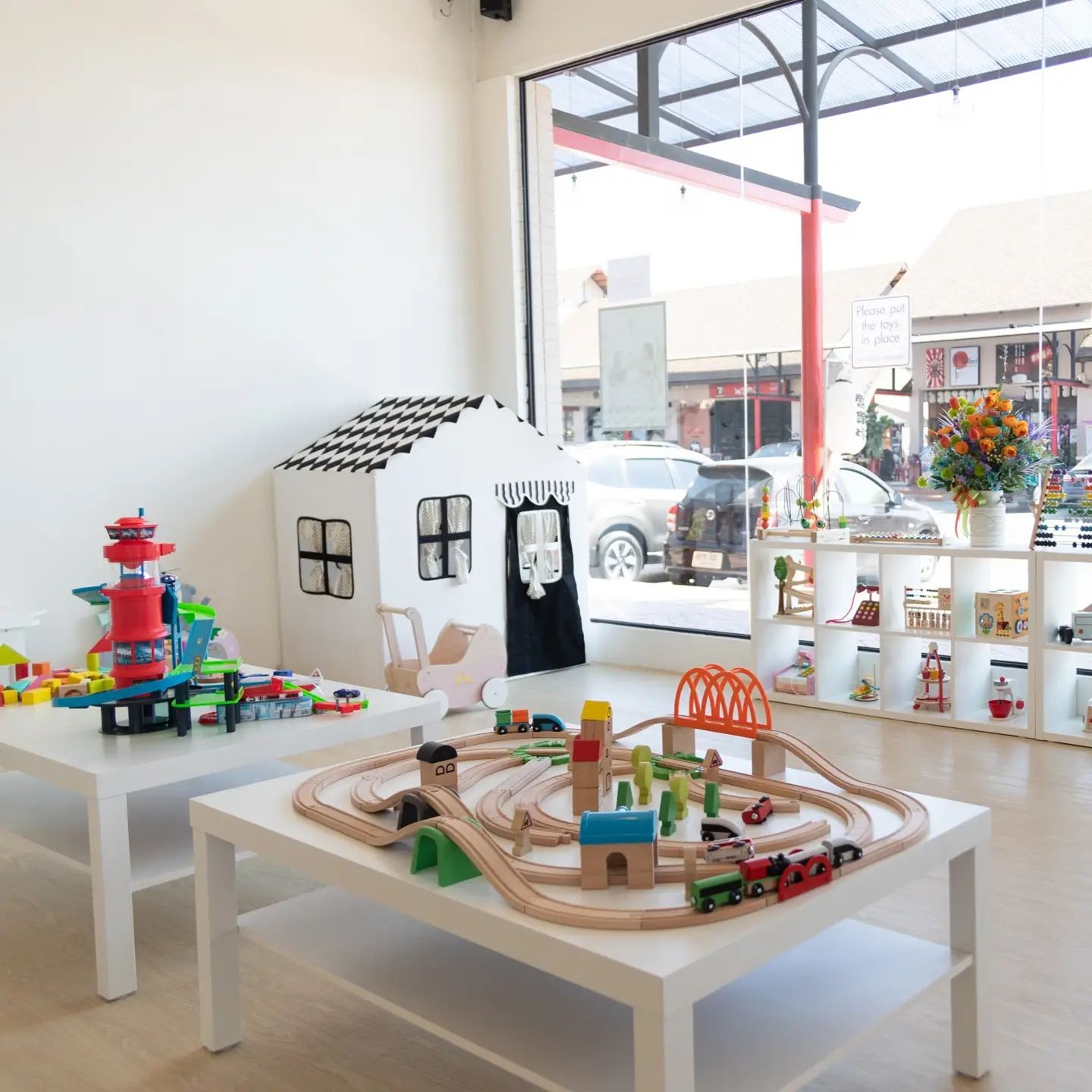 Kiddies’ House, ม้าก้านกล้วย คิดส์คาเฟ่, Little sheep kids cafe, Kickinkids, Moana Cafe, Organika Cafe and Play, Little Barn Kids Cafe, Pumpkin Art Town, DUBUA CAFE, FARM LUCK, Dressage Horse Café, Buttercup, Mari go round