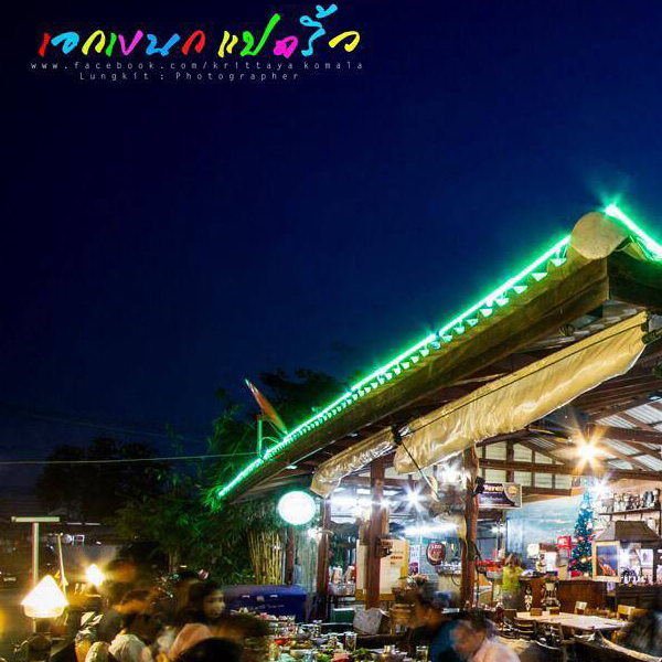 บ้านโพธิ์ริเวอร์ไซด์, ร้านอาหารมธุรสเรือนแพ, Baan Melon Desert, ร้านบ้านเบญฯ, บ้านปูกรรเชียง, ร้านกุ้งนาง, ร้านชวนมา ริมแม่น้ำบางปะกง, ครัวแม่ส้มเกลี้ยง, ครัวปลาเถื่อน, แพเคียงน้ำ, ลุงตีฟและยาย, รวยเรือนแพ, เอกเขนก, ชัยครับ, แพพยงค์ ริมน้ำ, 111/11 บ้านริมคลอง, มีน้ำ มีปลา cafe&amp;restaurant